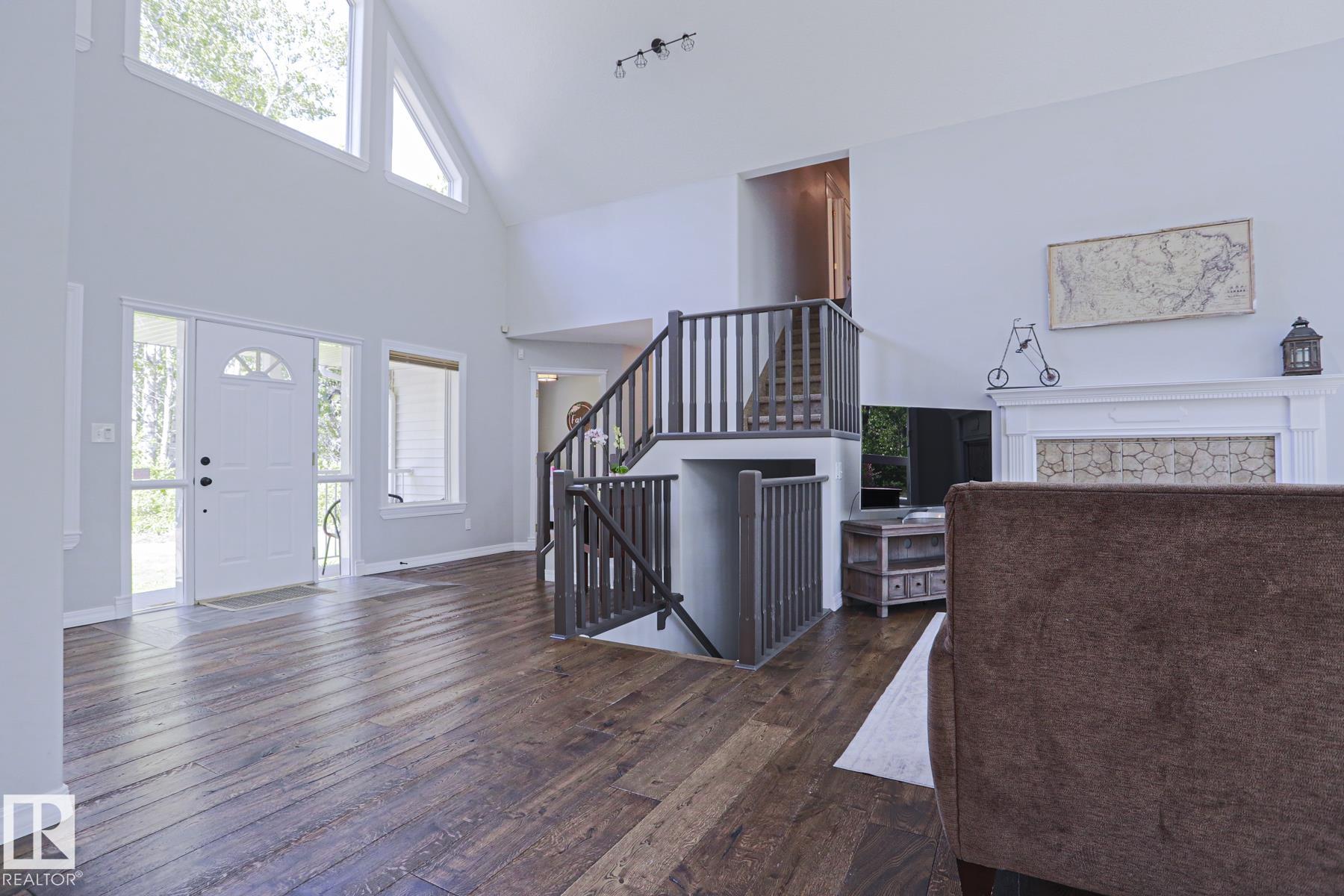 Photo 6 at 10 - 50247 Rge Road, Scottsdale Estates, Rural Leduc County