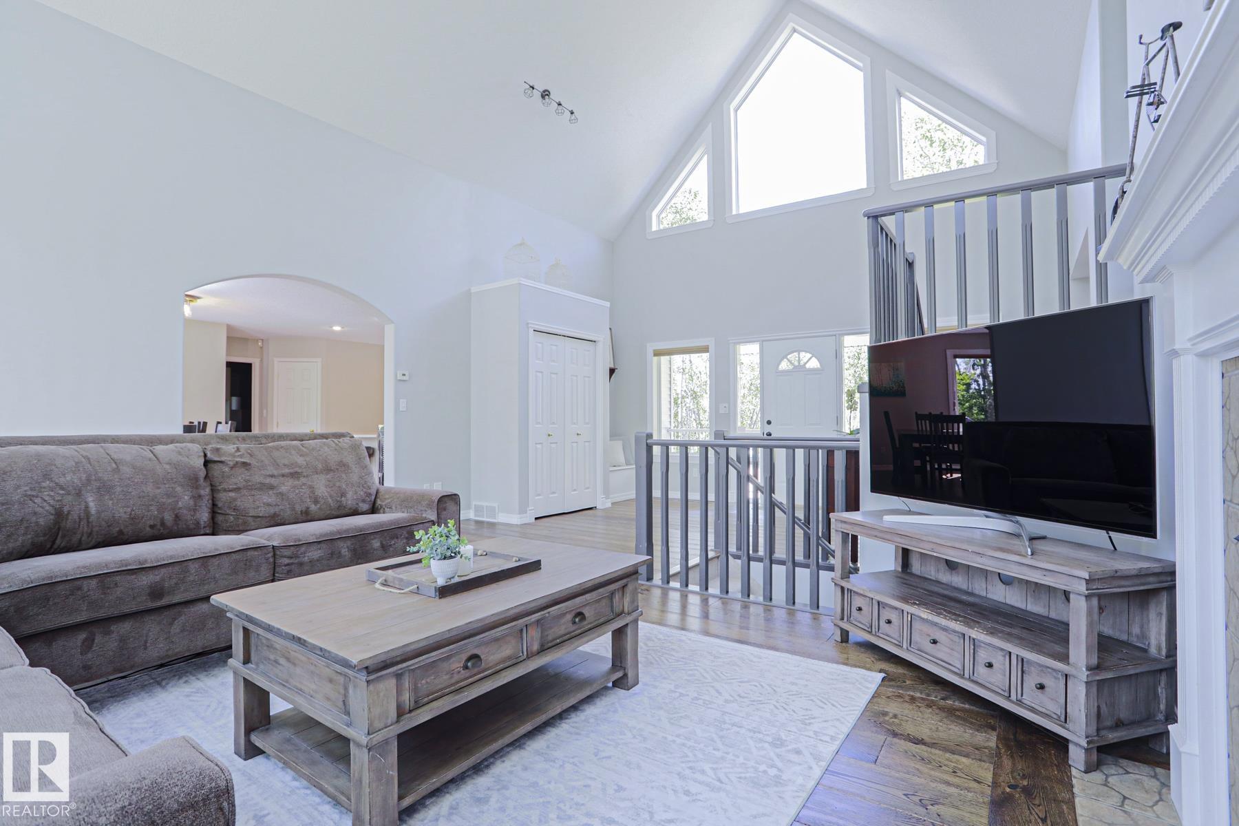 Photo 7 at 10 - 50247 Rge Road, Scottsdale Estates, Rural Leduc County