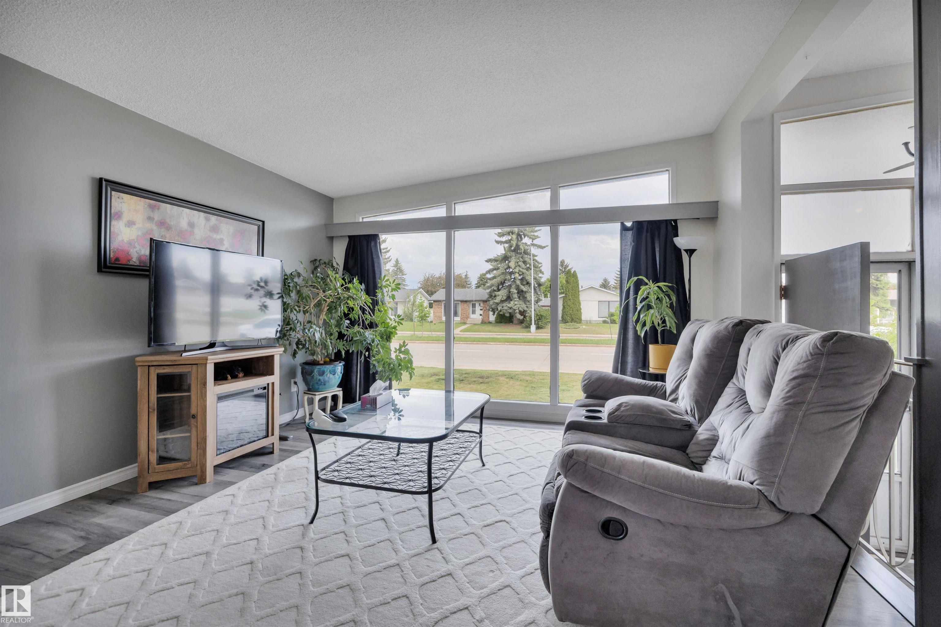 Photo 10 at 7719 144 Avenue NW, Kildare, Edmonton