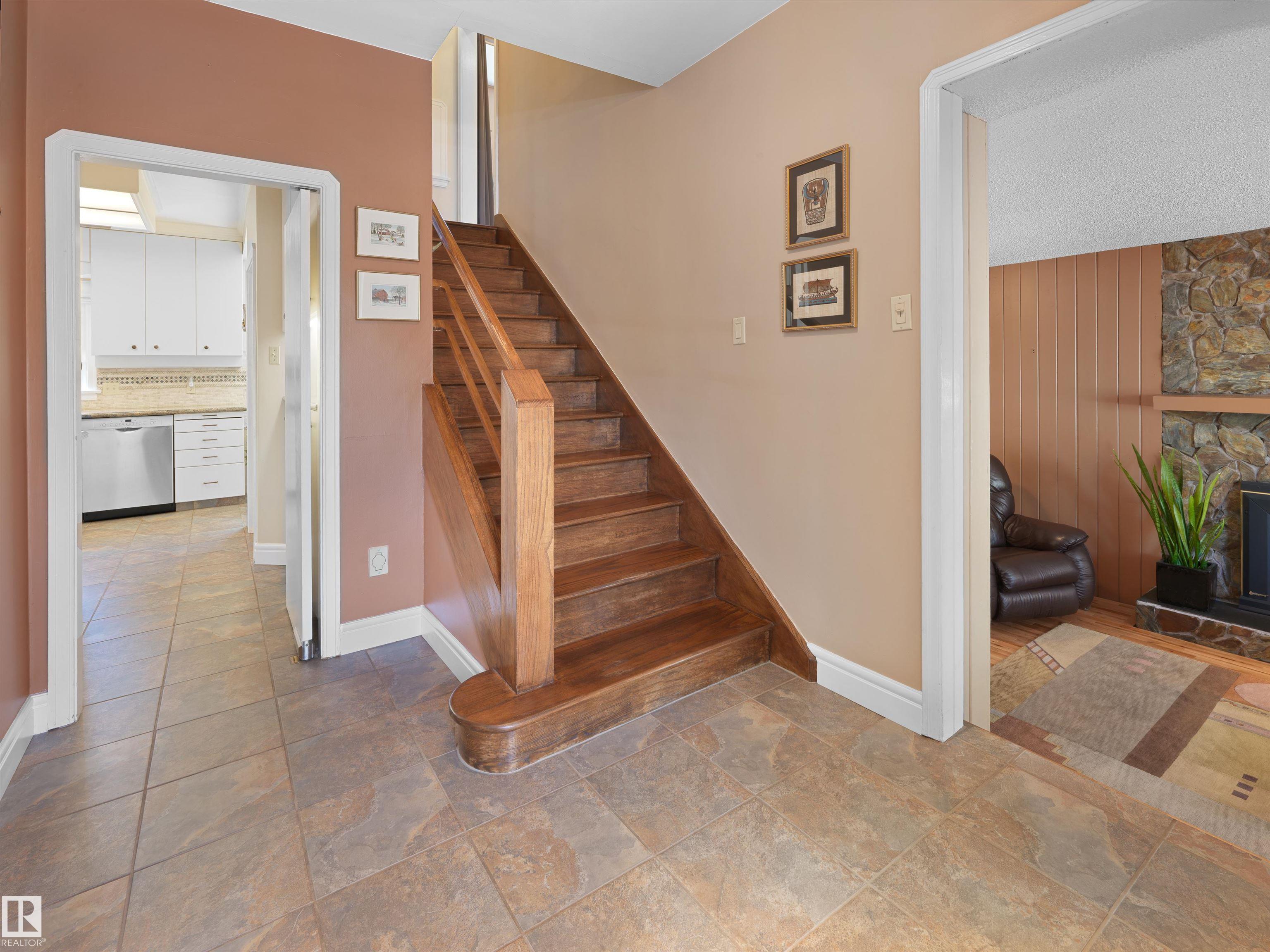 Photo 16 at 9202 117 Street NW, Windsor Park, Edmonton