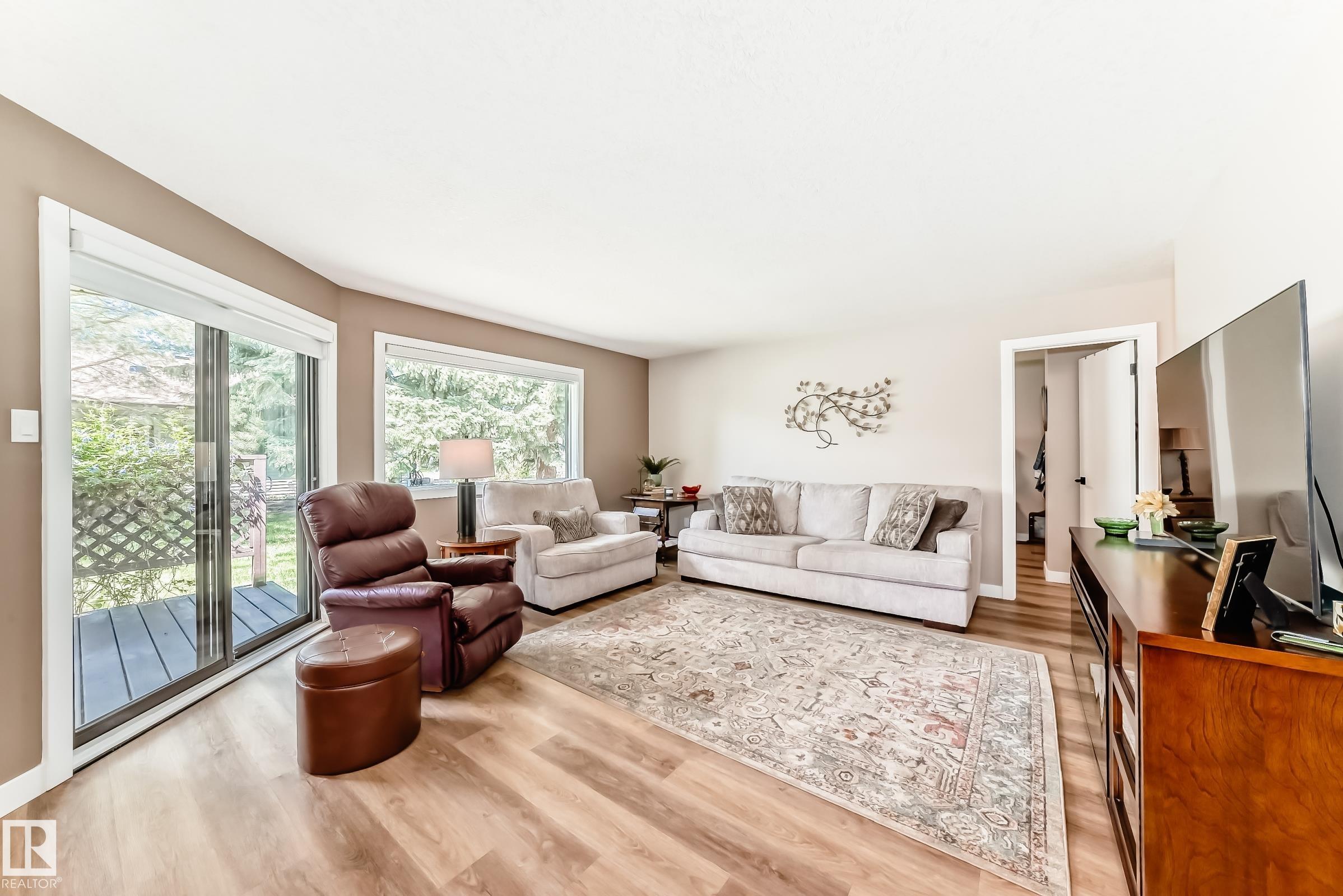 Photo 11 at 10822 11 Avenue NW, Bearspaw, Edmonton