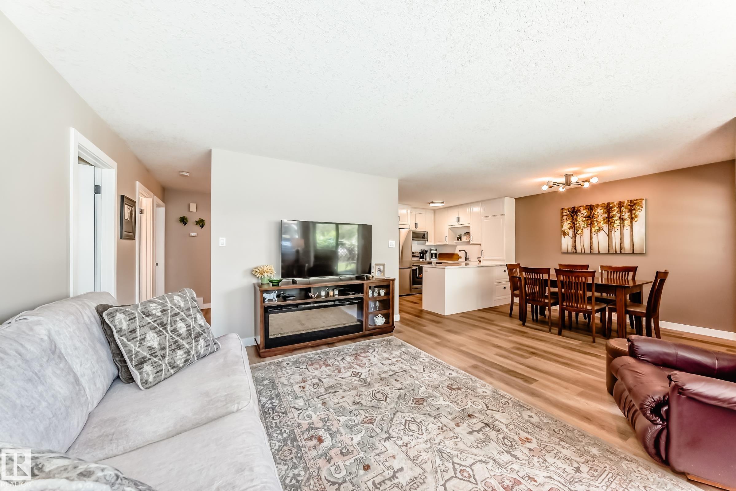 Photo 14 at 10822 11 Avenue NW, Bearspaw, Edmonton