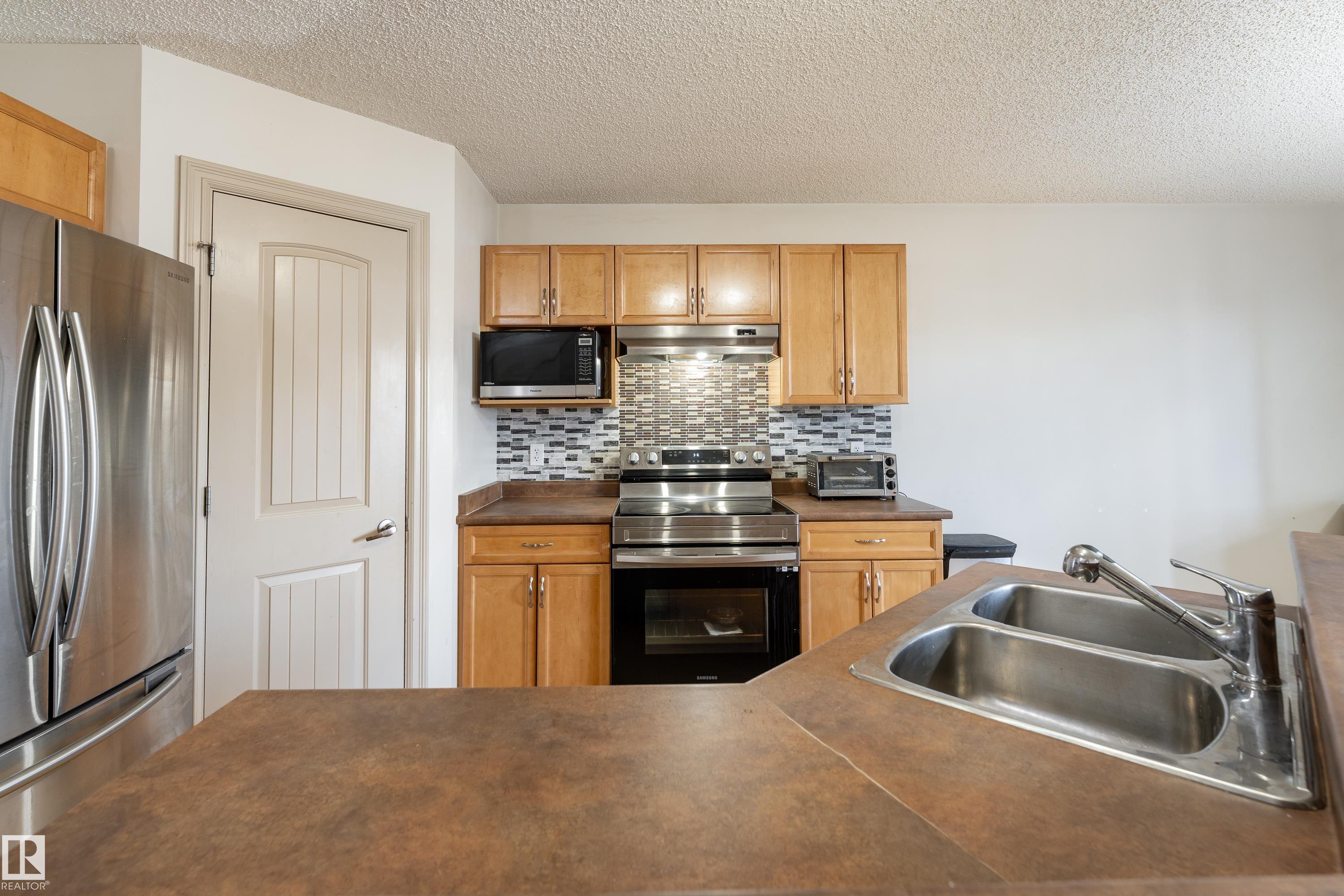 Photo 8 at 14715 141 Street NW, Cumberland, Edmonton