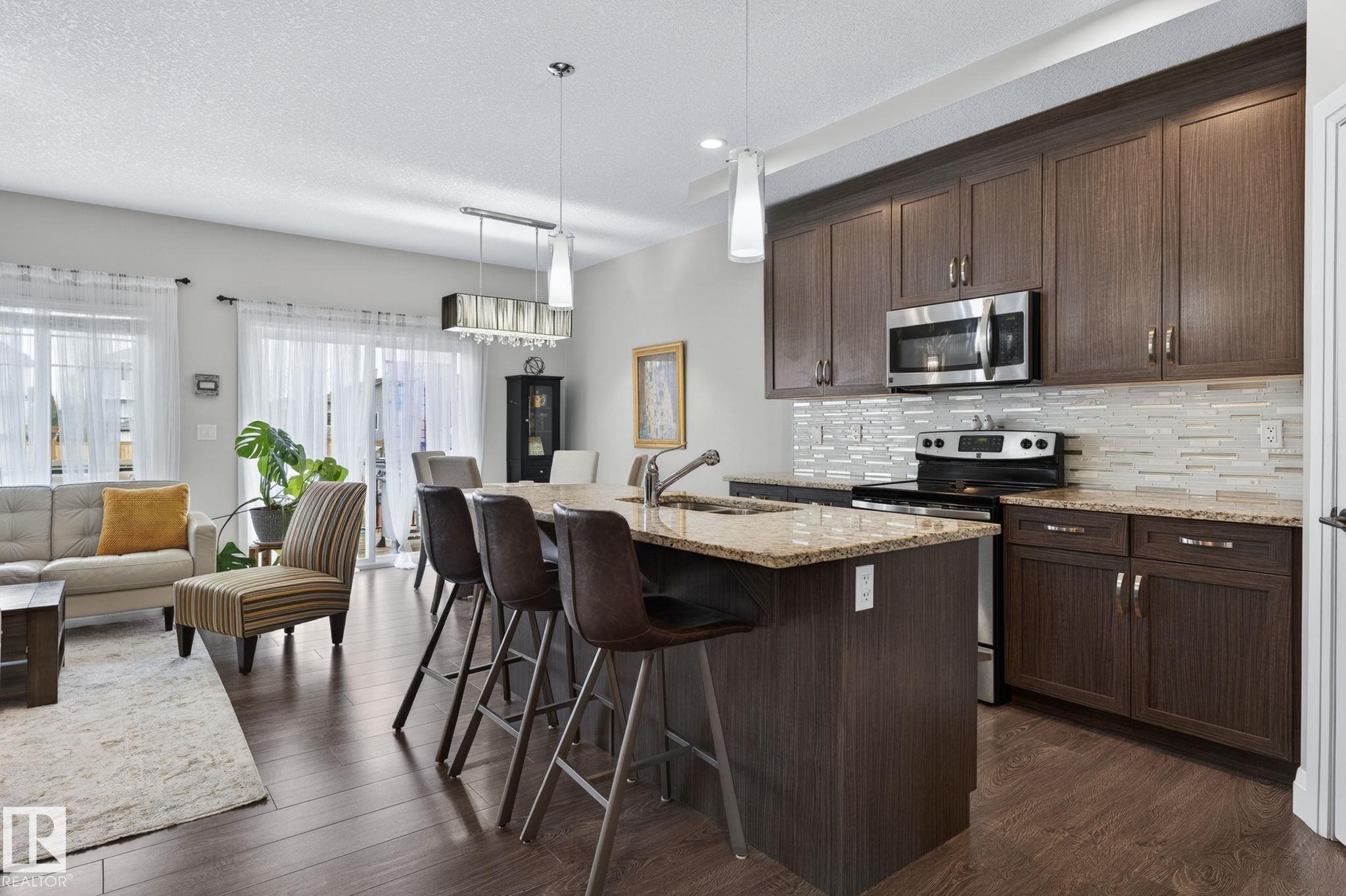 Photo 11 at 83 Sandalwood Place, Suntree, Leduc