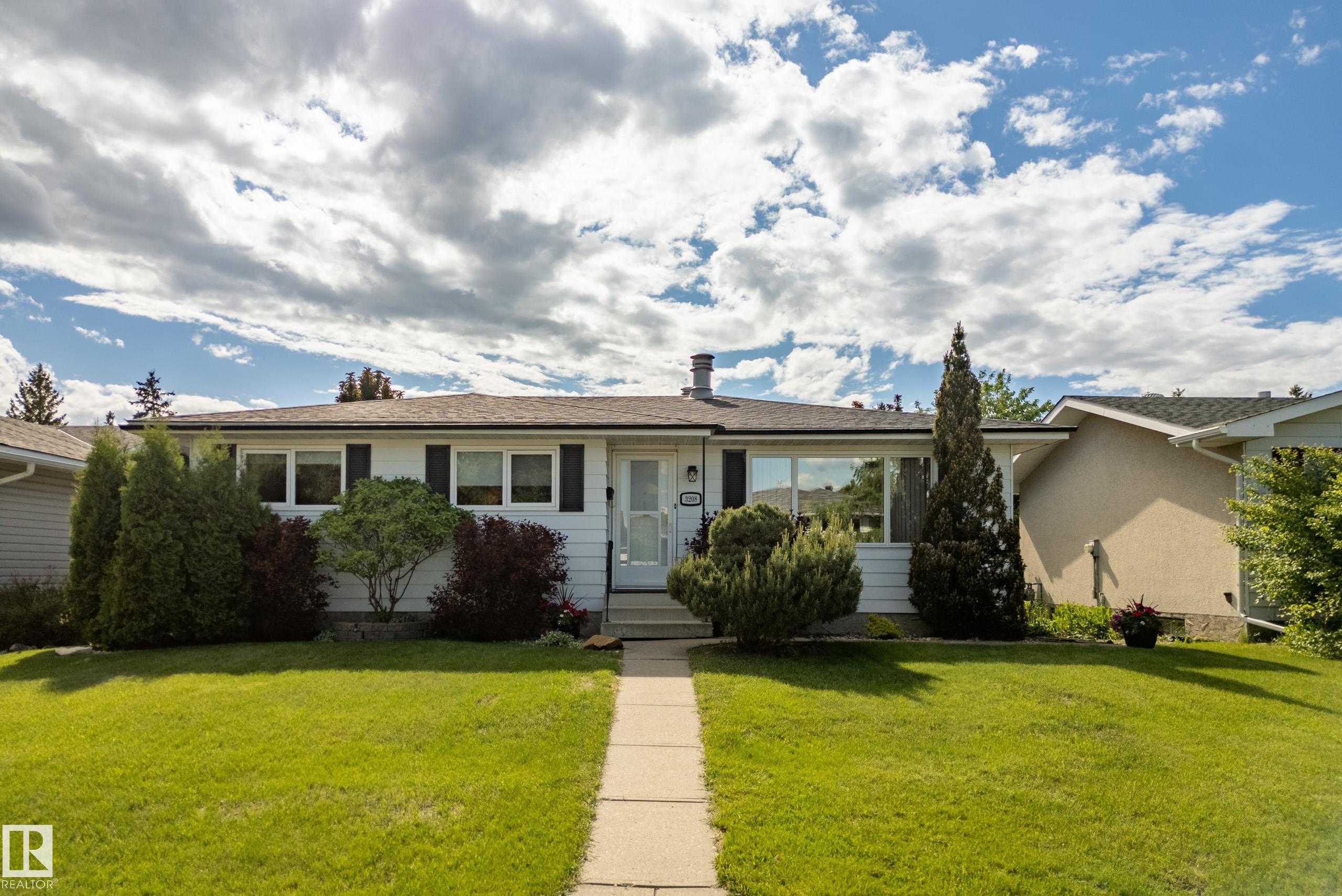 3208 70 Street NW, Kameyosek, Edmonton
