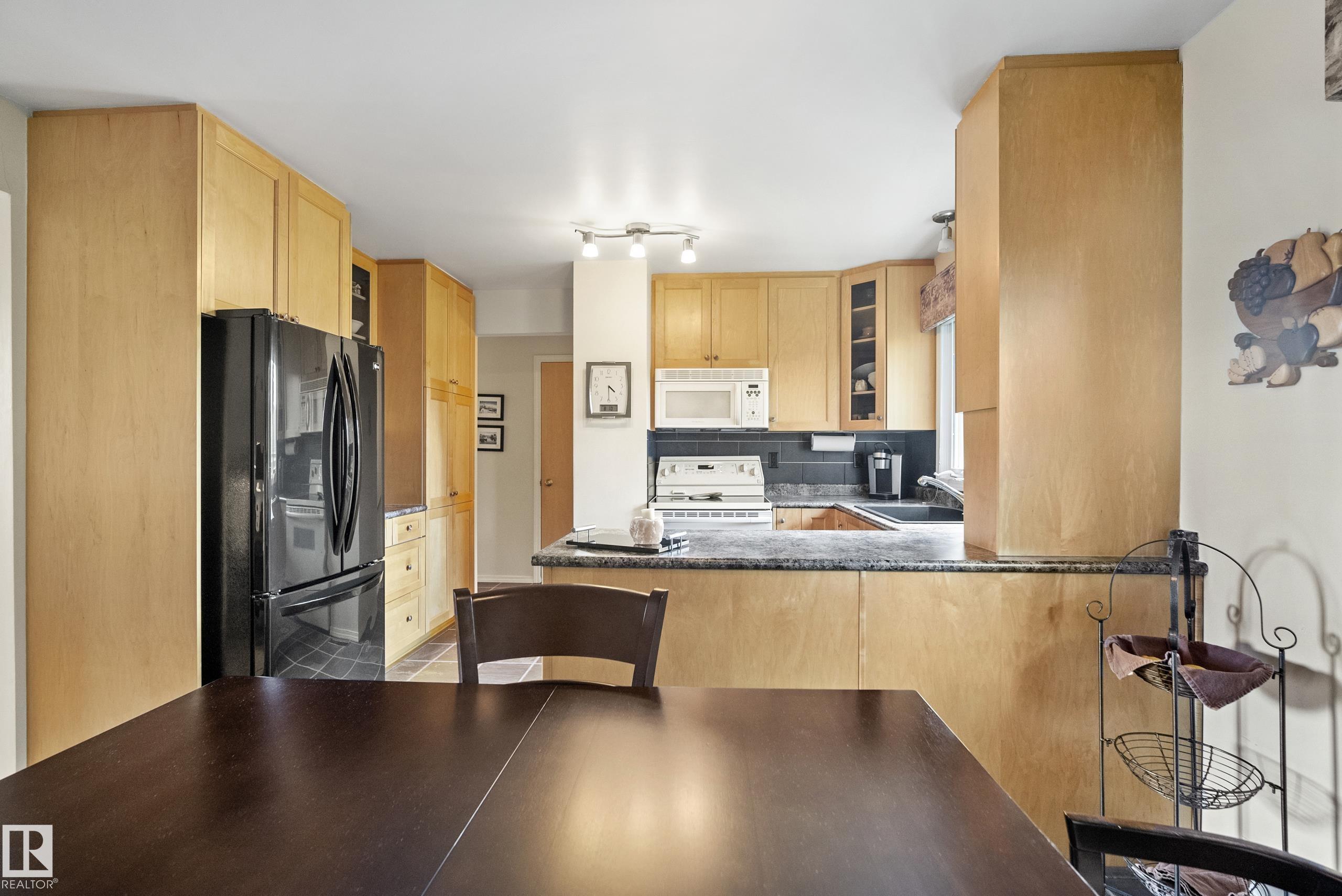 Photo 11 at 3208 70 Street NW, Kameyosek, Edmonton