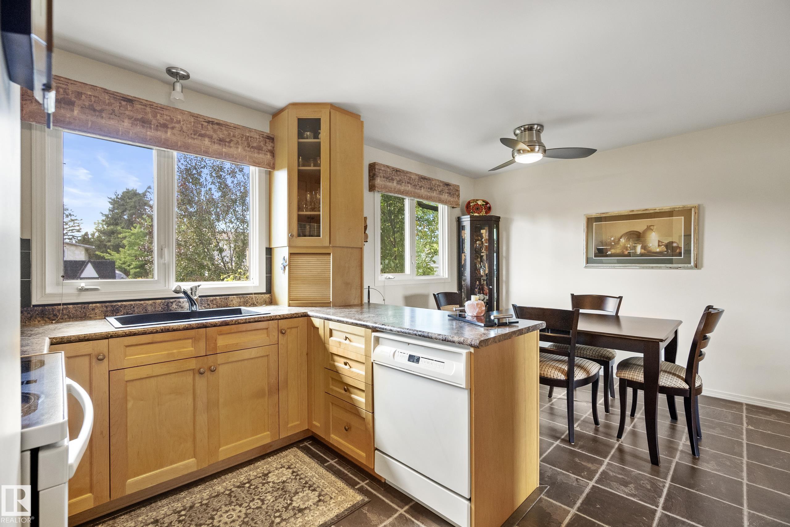 Photo 12 at 3208 70 Street NW, Kameyosek, Edmonton