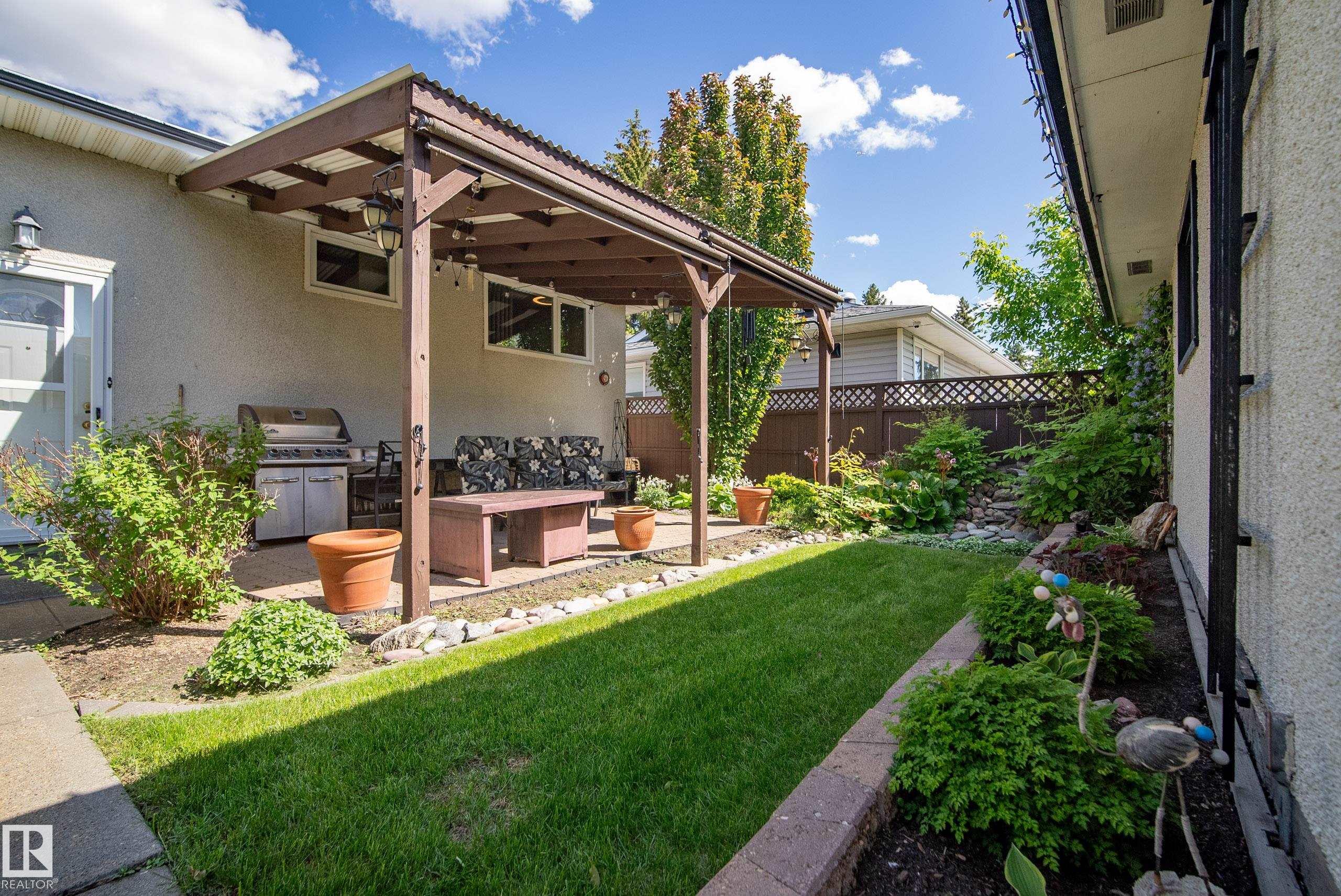 Photo 34 at 3208 70 Street NW, Kameyosek, Edmonton
