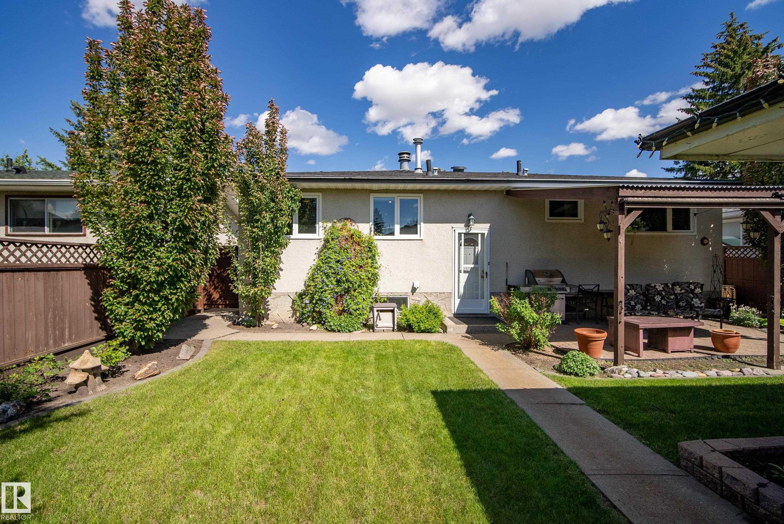 Photo 36 at 3208 70 Street NW, Kameyosek, Edmonton