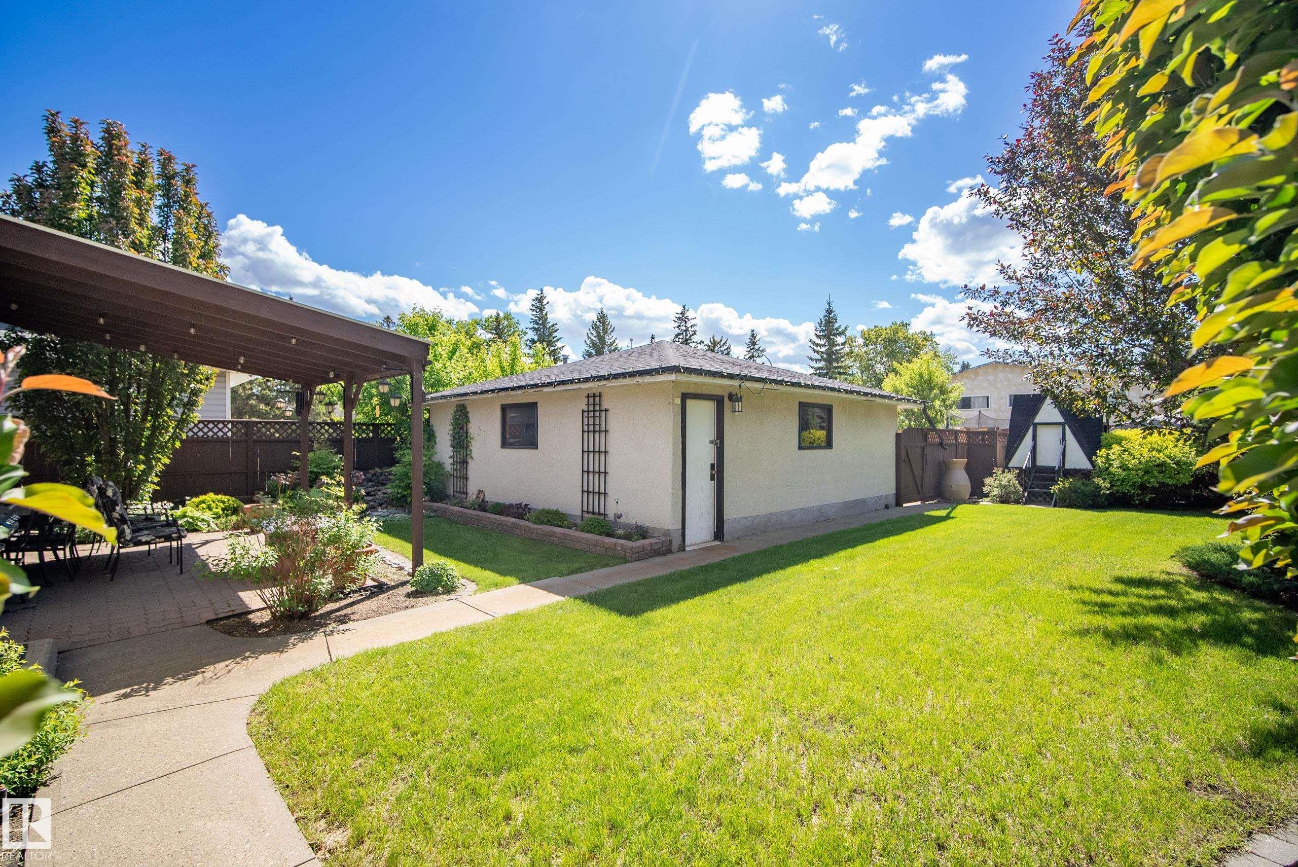 Photo 38 at 3208 70 Street NW, Kameyosek, Edmonton