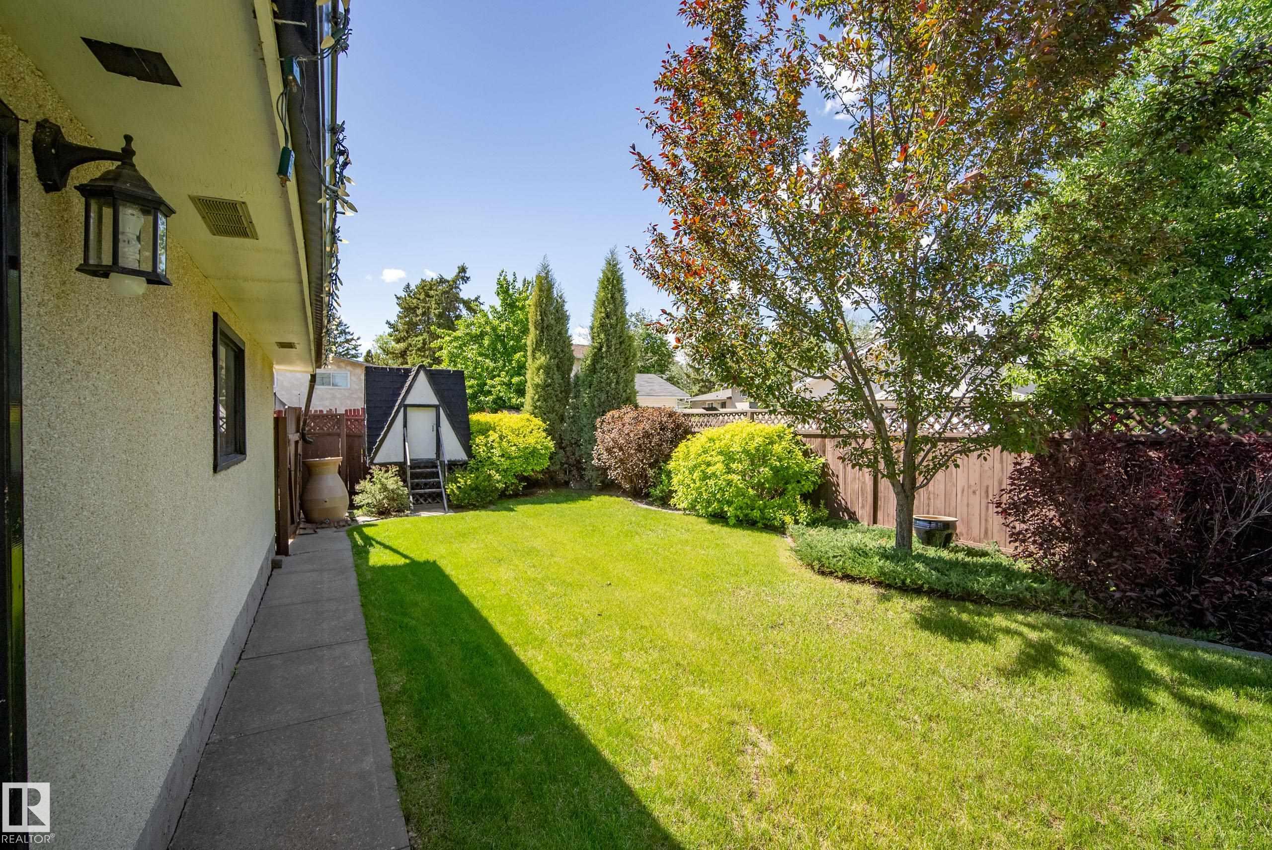 Photo 39 at 3208 70 Street NW, Kameyosek, Edmonton