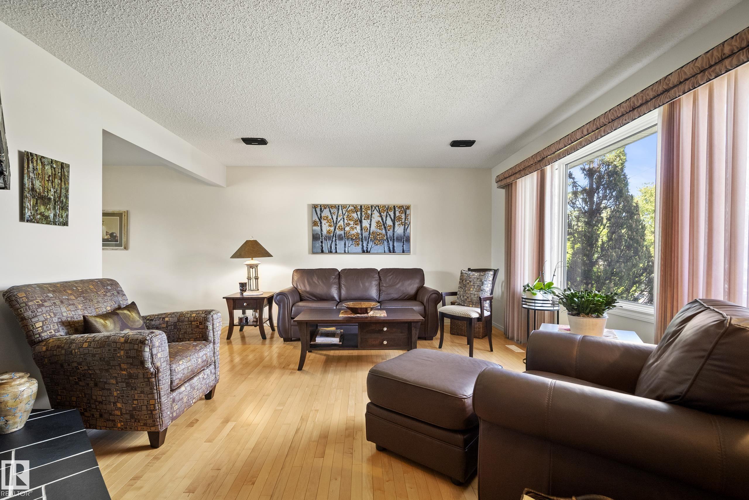 Photo 6 at 3208 70 Street NW, Kameyosek, Edmonton