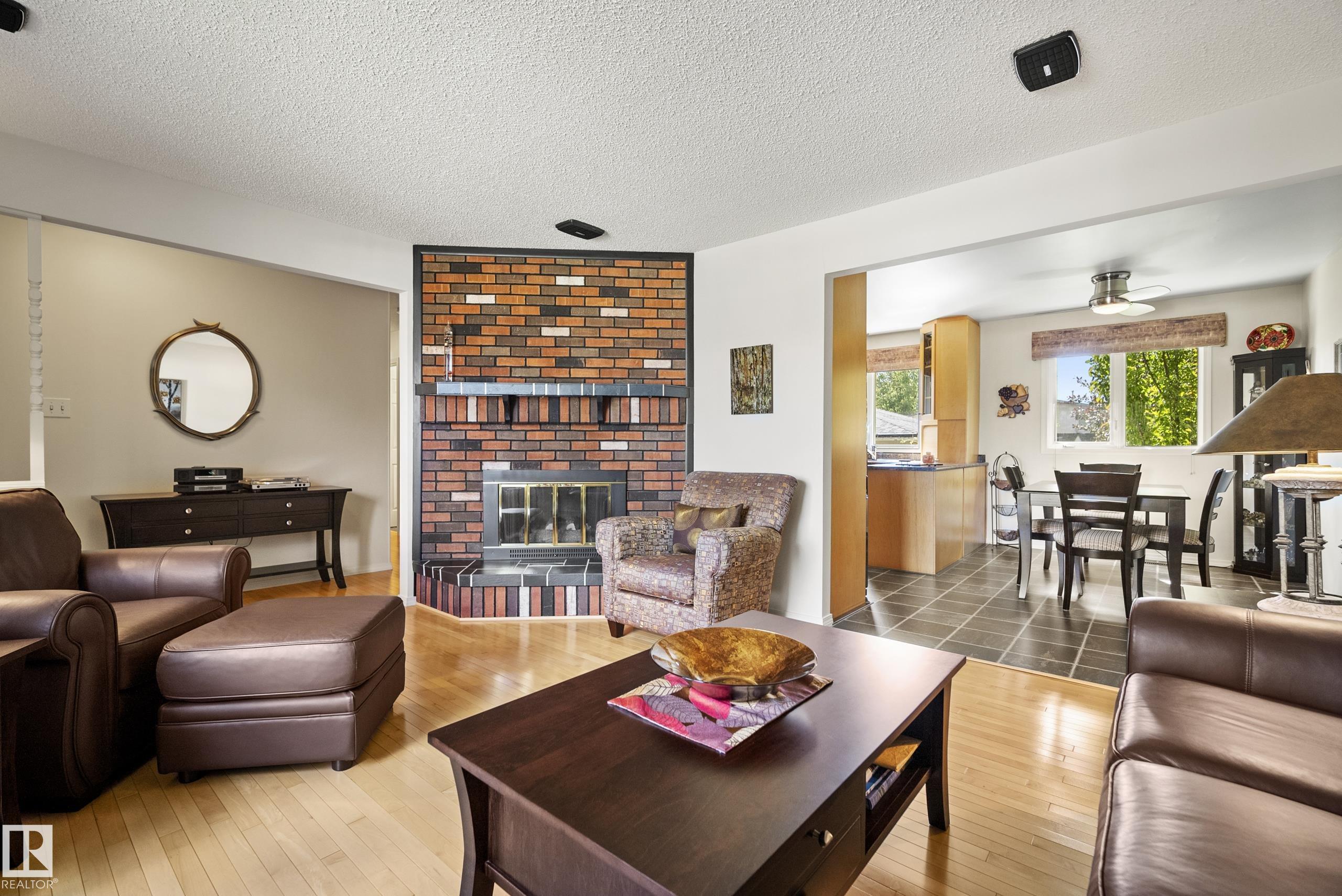 Photo 7 at 3208 70 Street NW, Kameyosek, Edmonton