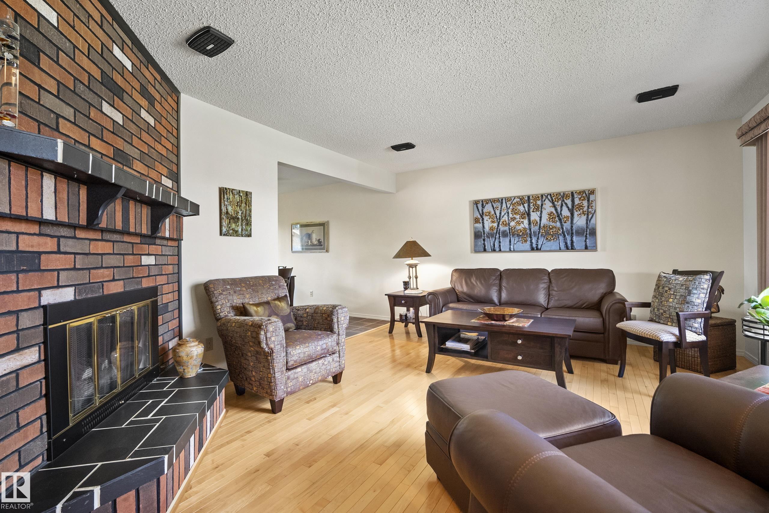 Photo 8 at 3208 70 Street NW, Kameyosek, Edmonton