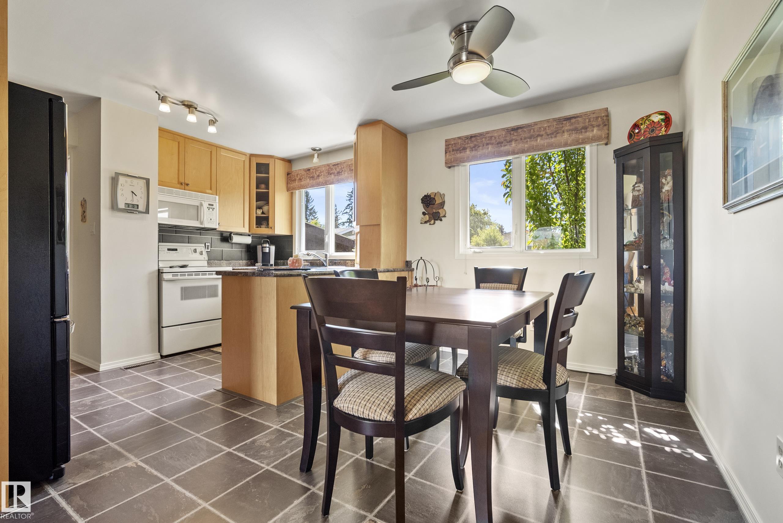 Photo 9 at 3208 70 Street NW, Kameyosek, Edmonton