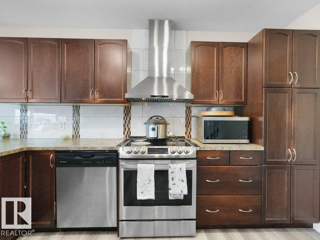 Photo 4 at 3756 8 Street NW, Maple Crest, Edmonton