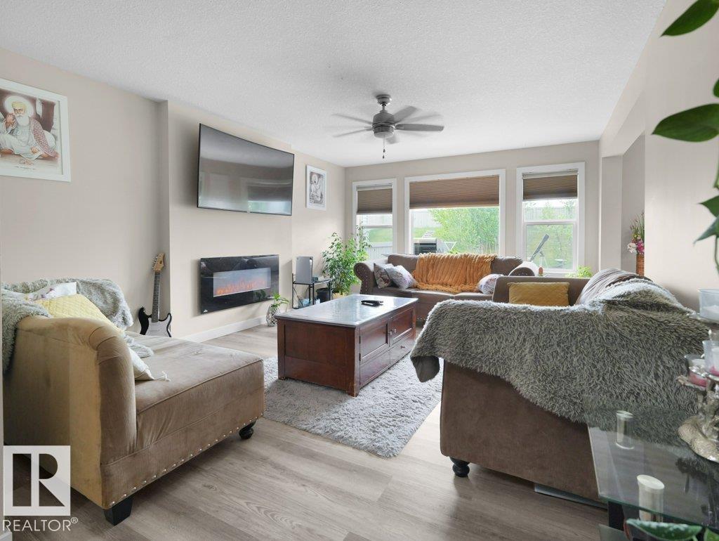 Photo 7 at 3756 8 Street NW, Maple Crest, Edmonton