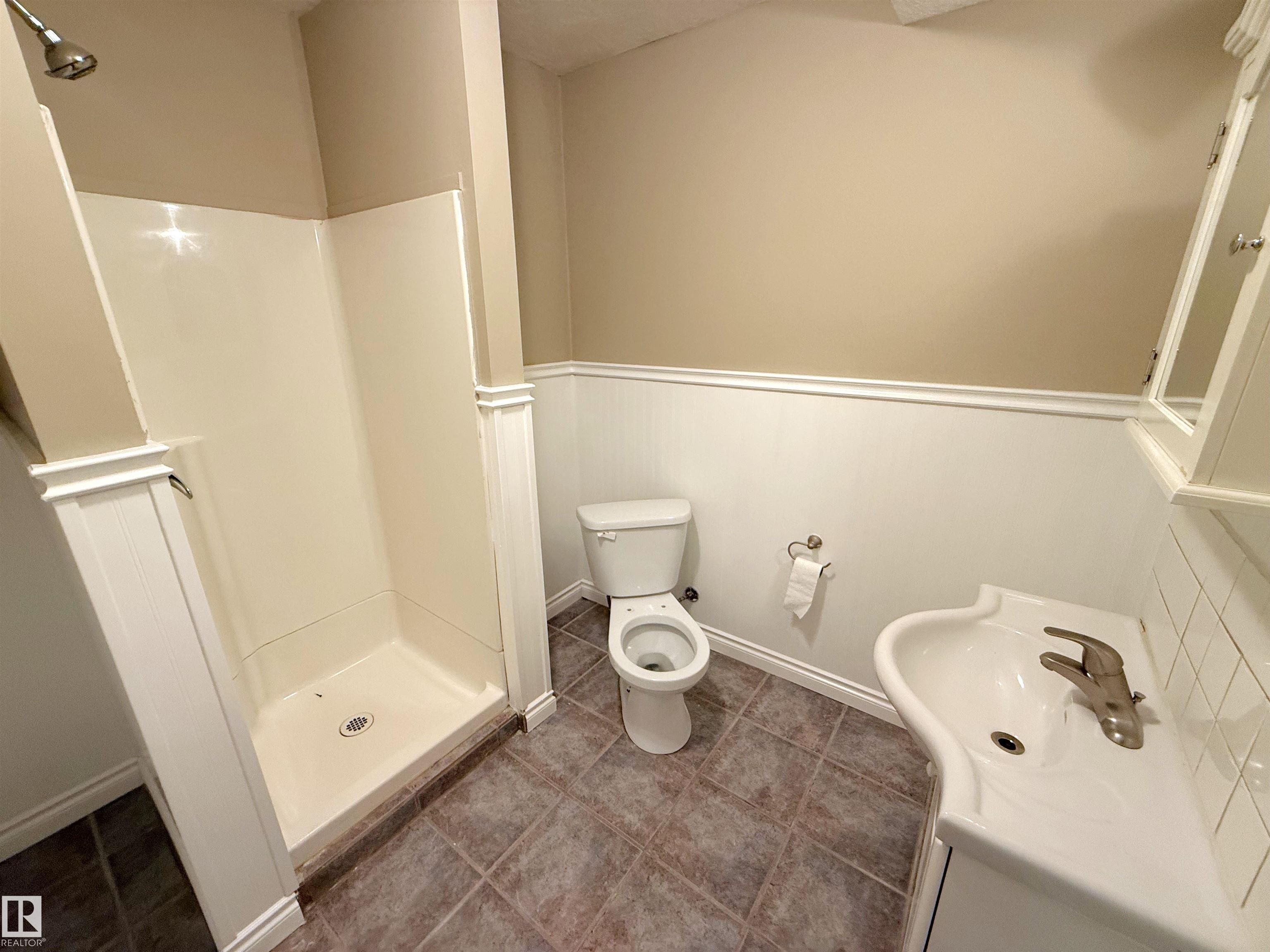 Photo 32 at 14005 158a Avenue NW, Carlton, Edmonton