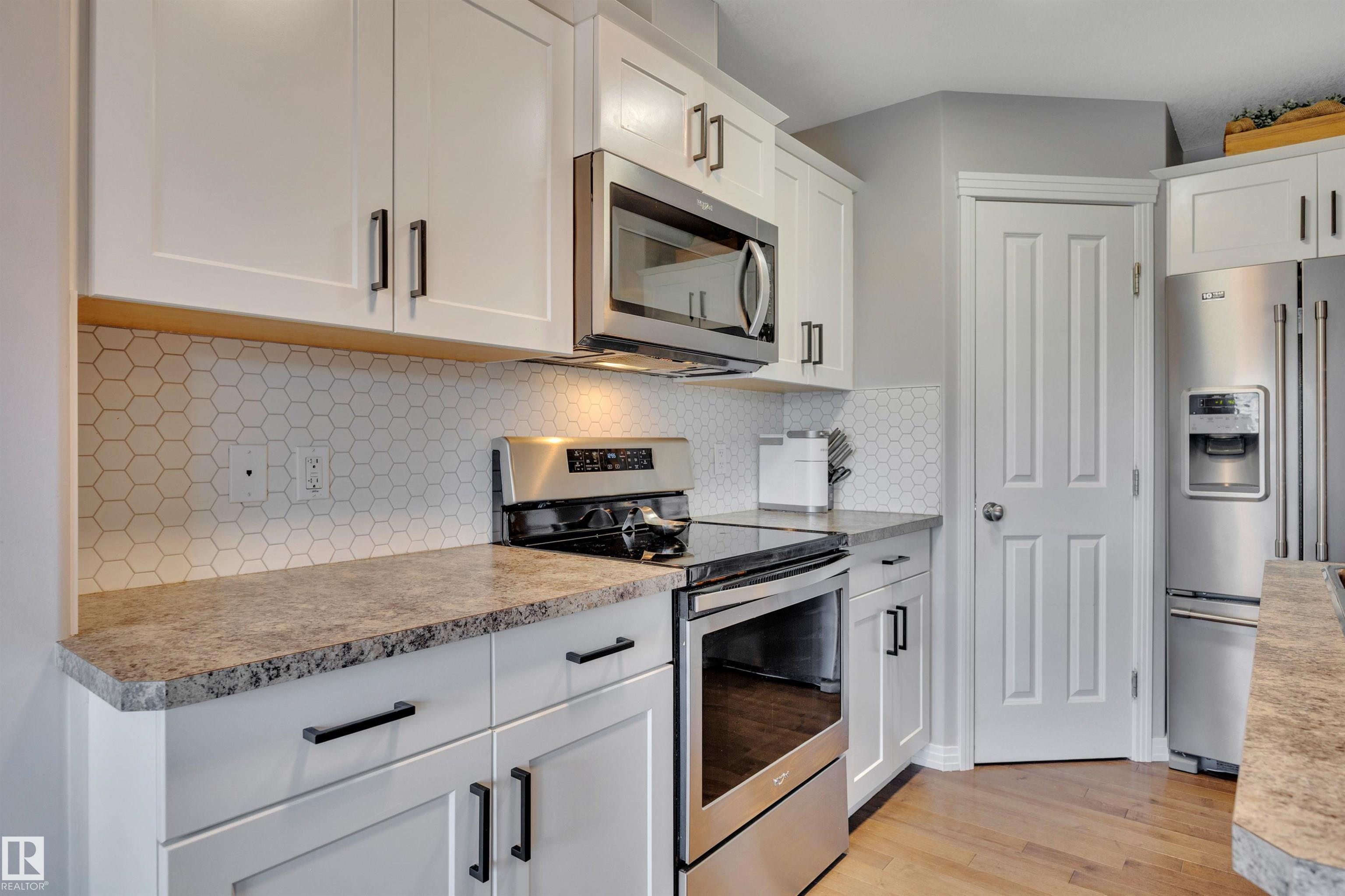 Photo 16 at 86 Sandalwood Place, Suntree, Leduc