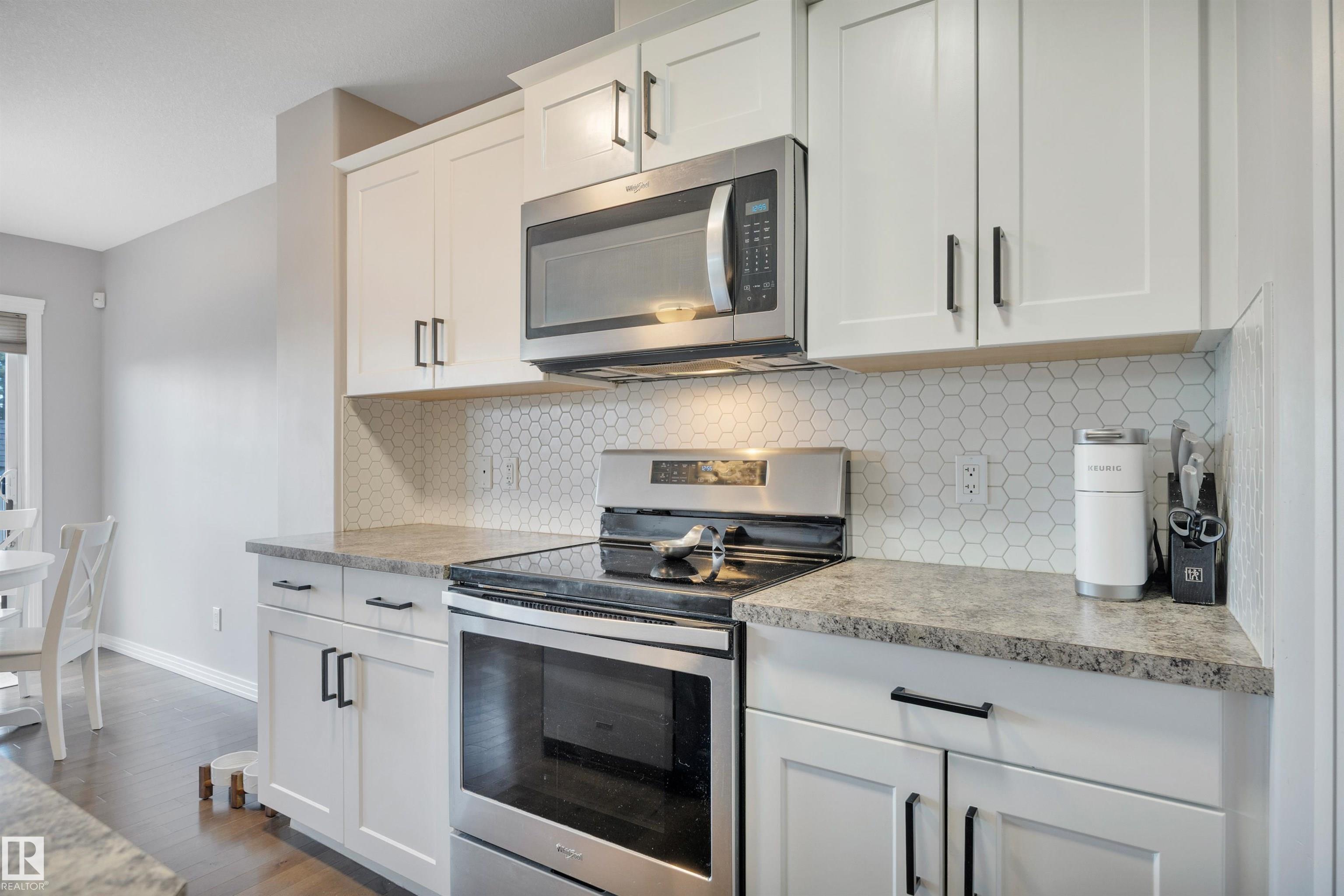 Photo 18 at 86 Sandalwood Place, Suntree, Leduc
