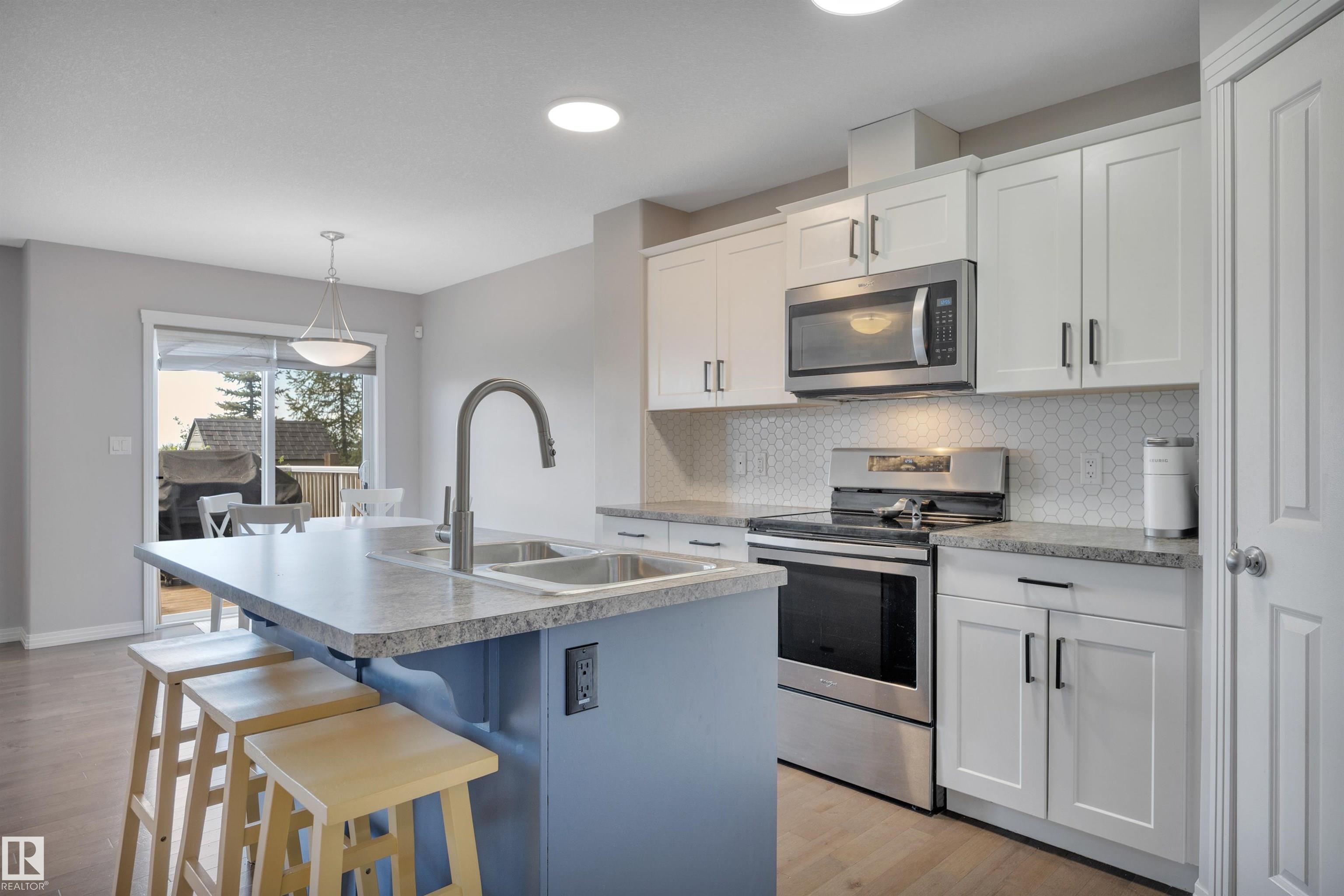 Photo 19 at 86 Sandalwood Place, Suntree, Leduc