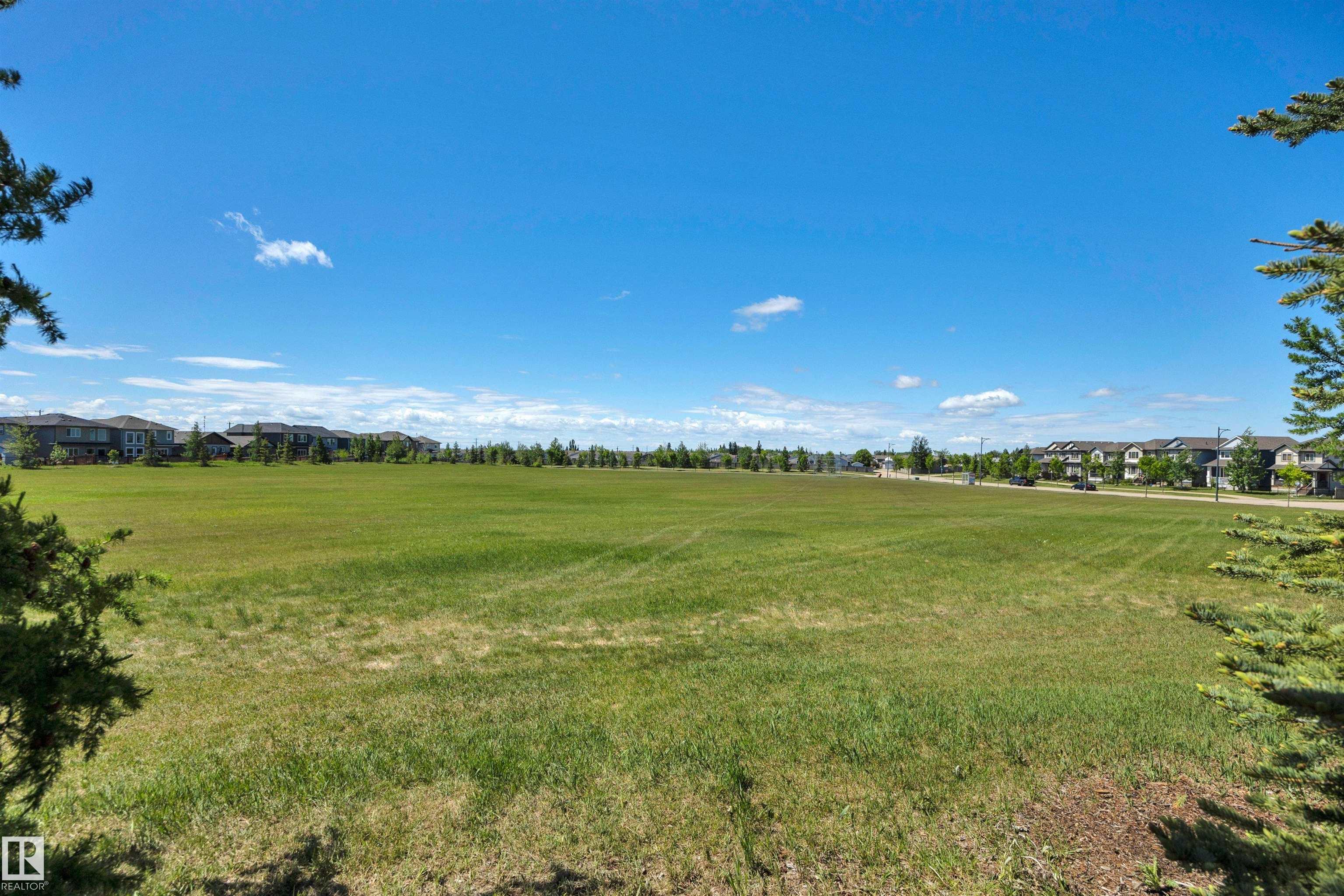 Photo 52 at 86 Sandalwood Place, Suntree, Leduc