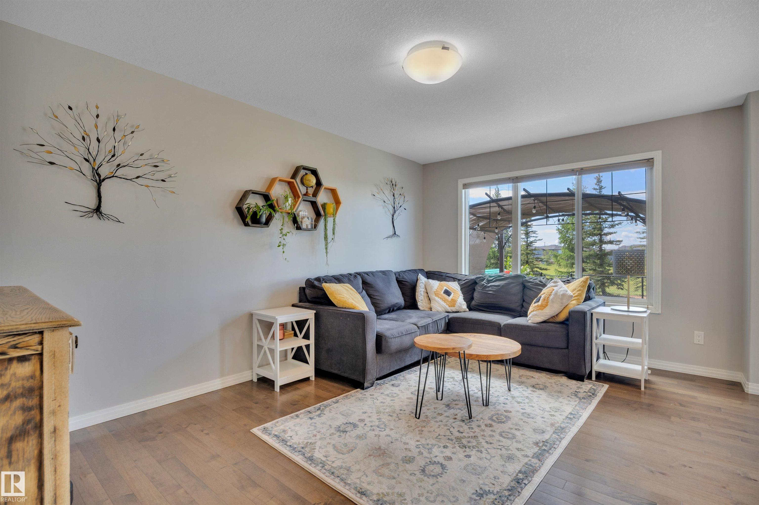 Photo 8 at 86 Sandalwood Place, Suntree, Leduc