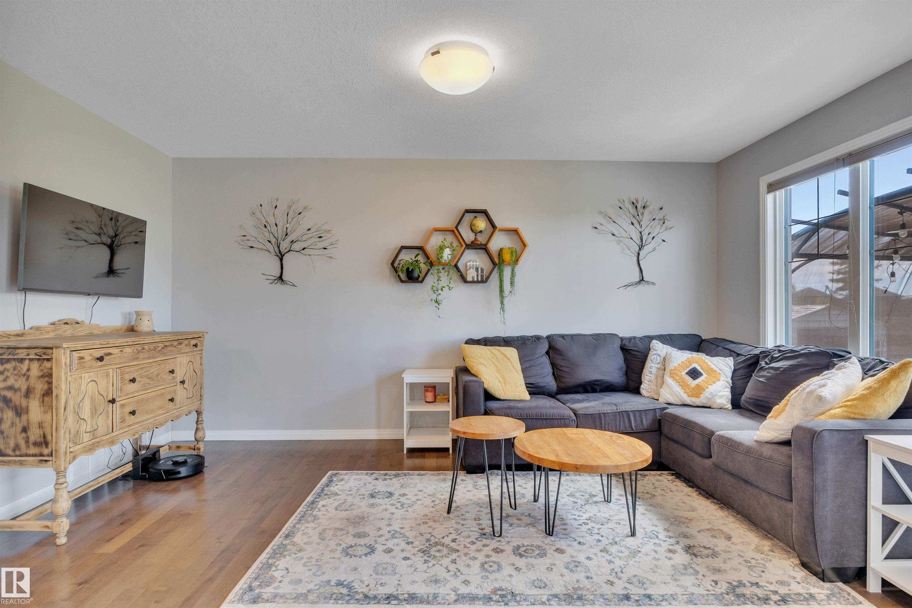 Photo 9 at 86 Sandalwood Place, Suntree, Leduc