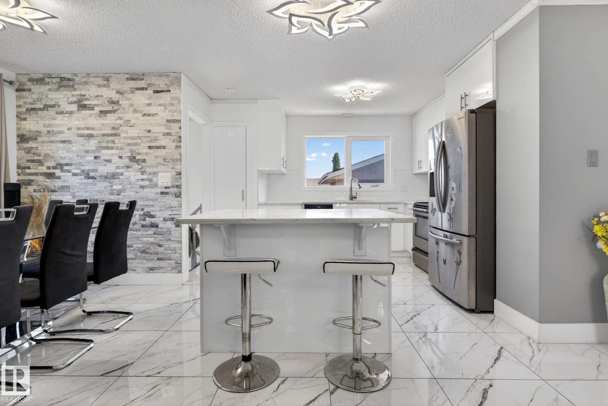 Photo 15 at 8835 152b Avenue NW, Evansdale, Edmonton