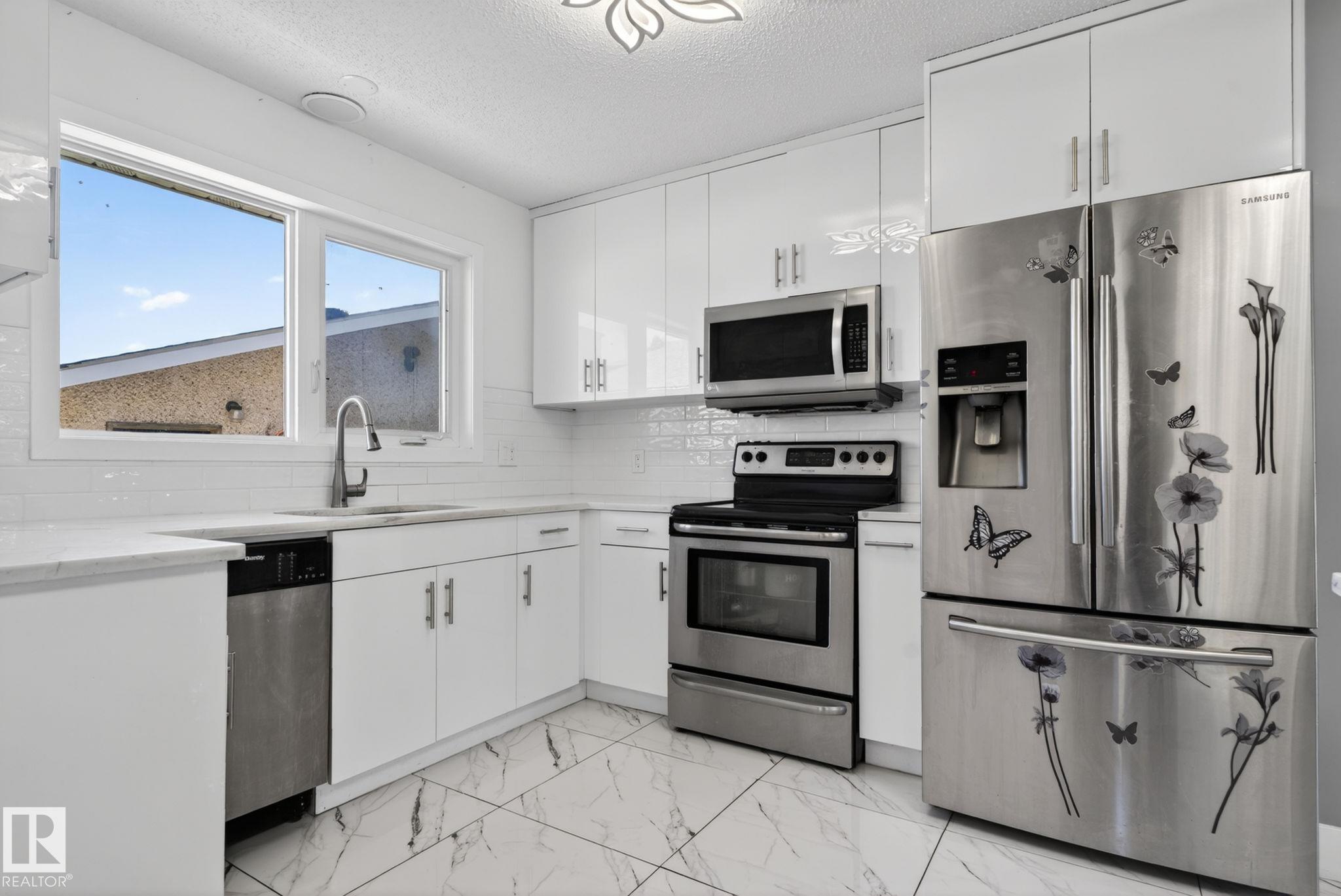 Photo 20 at 8835 152b Avenue NW, Evansdale, Edmonton
