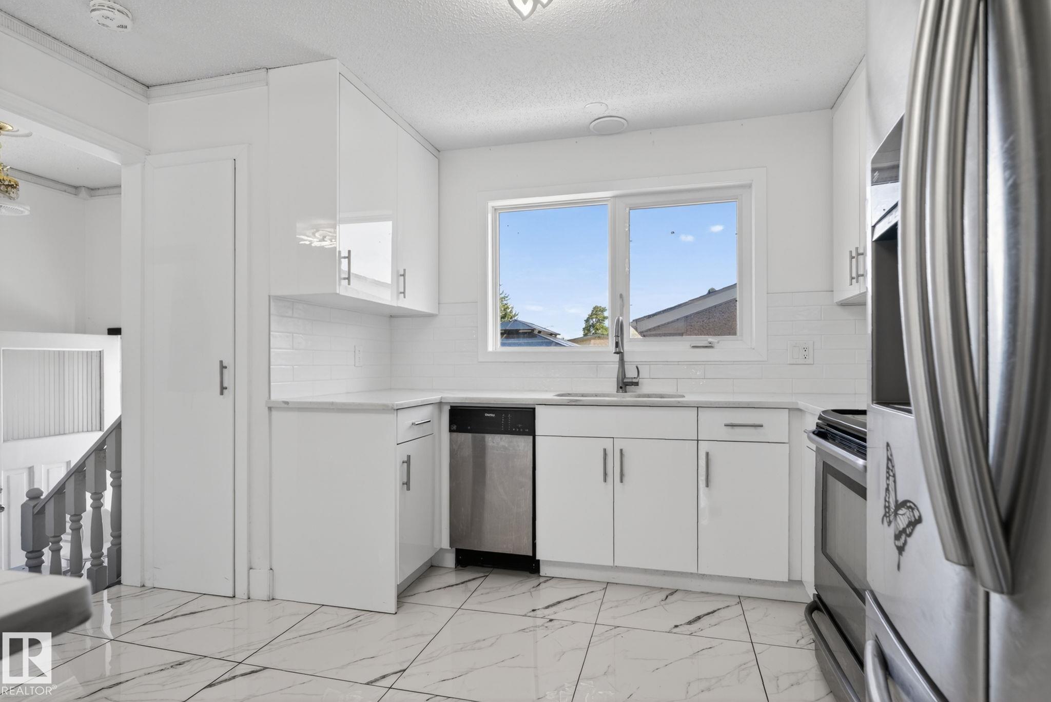 Photo 21 at 8835 152b Avenue NW, Evansdale, Edmonton