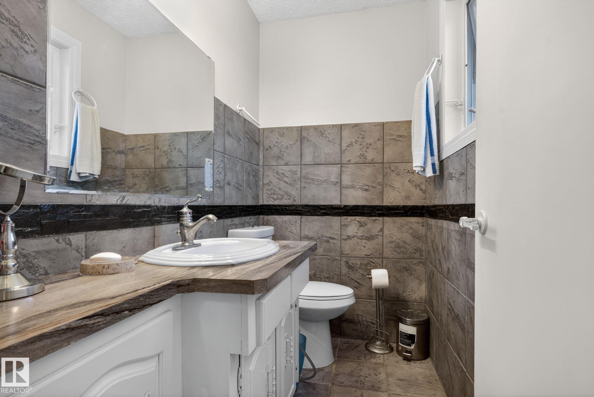 Photo 31 at 8835 152b Avenue NW, Evansdale, Edmonton