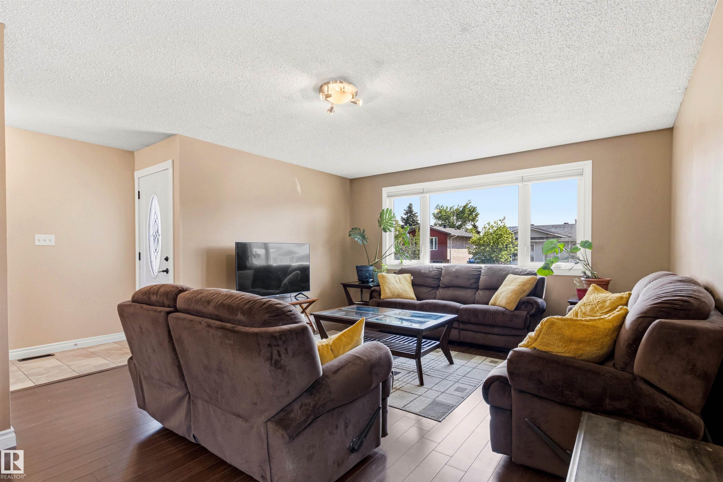 Photo 6 at 20 Hughes Road NW, Overlanders, Edmonton