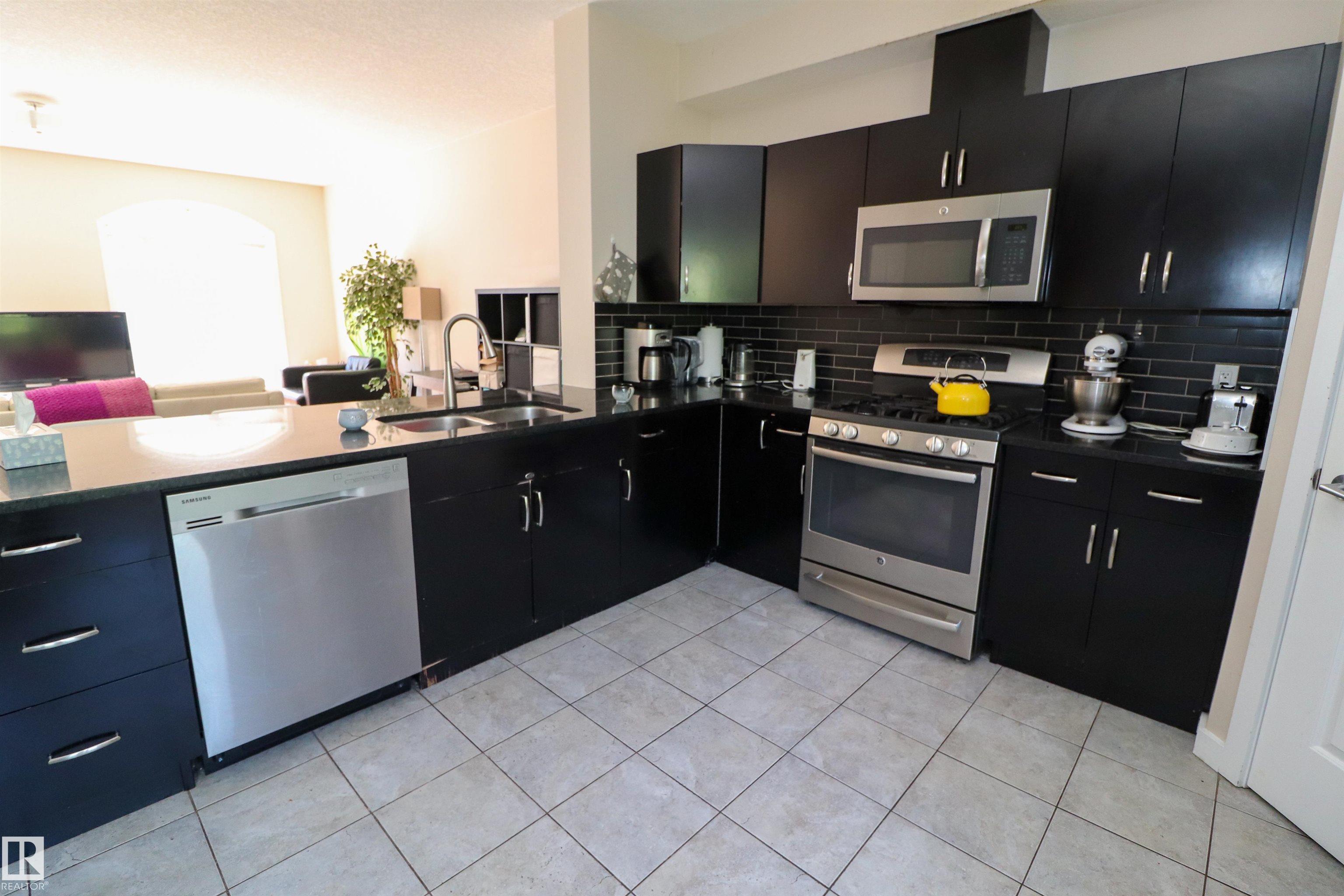 Photo 7 at 23 - 5873 Mullen Place NW, MacTaggart, Edmonton