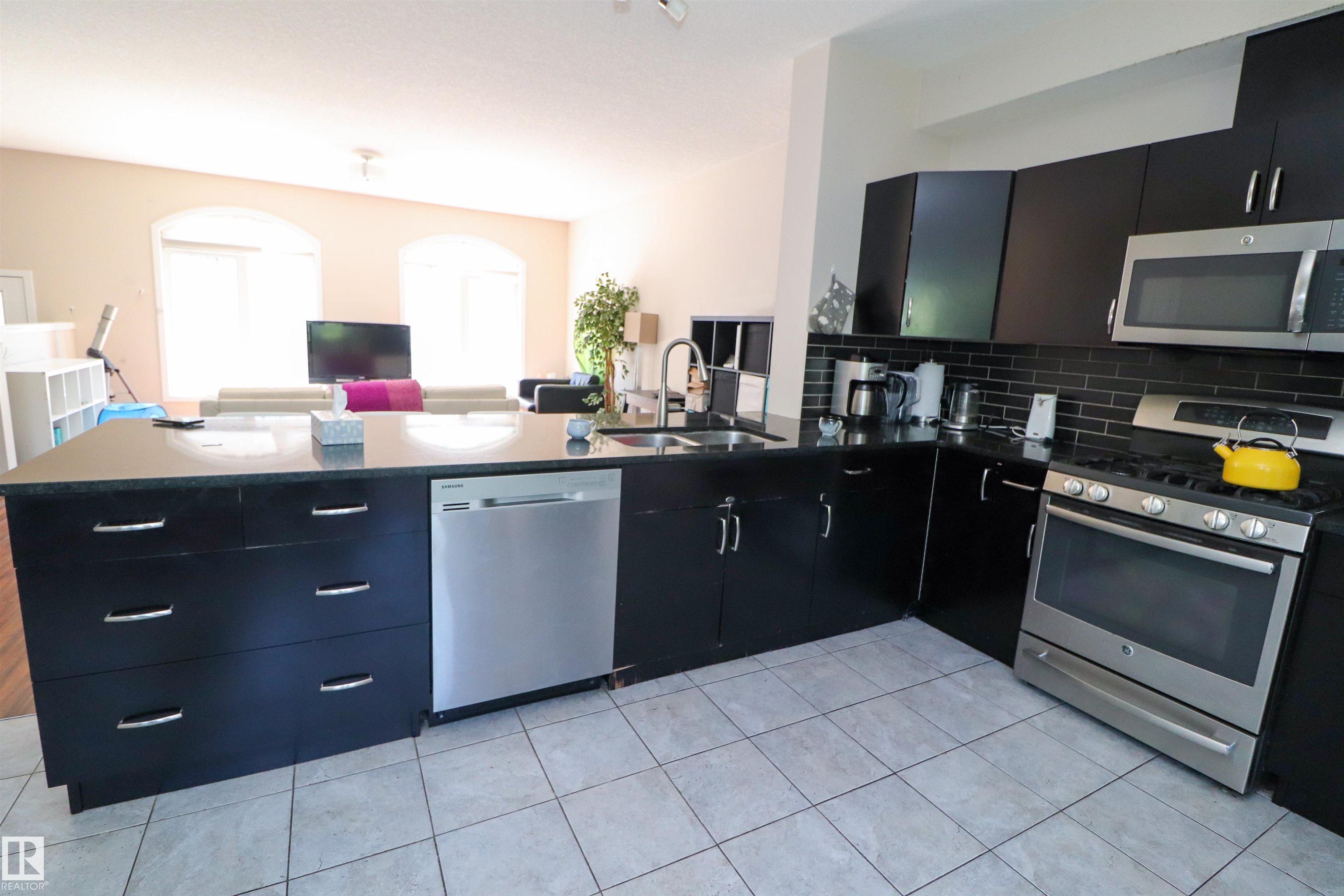 Photo 8 at 23 - 5873 Mullen Place NW, MacTaggart, Edmonton
