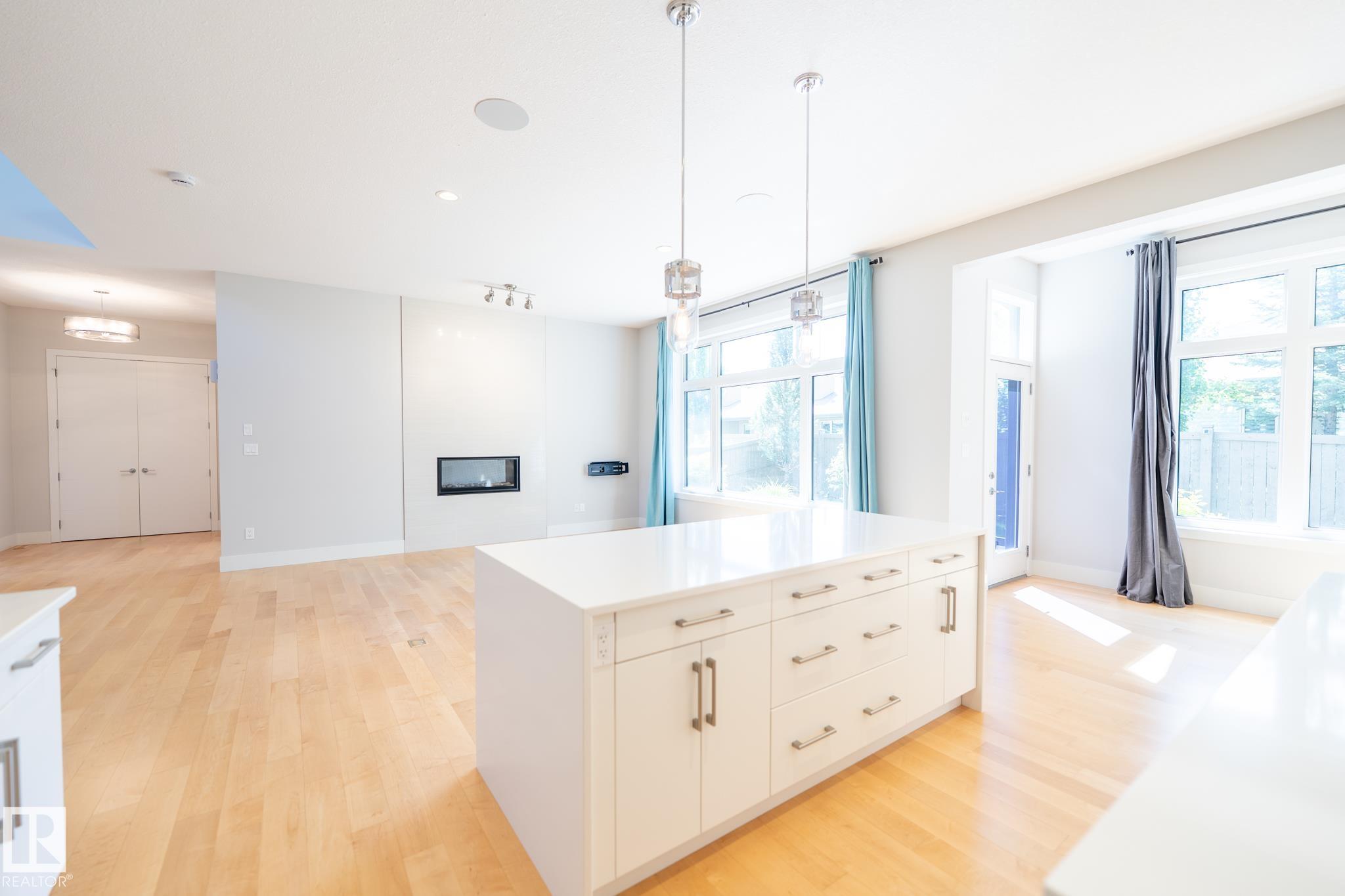 Photo 13 at 7376 May Common NW, Magrath Heights, Edmonton
