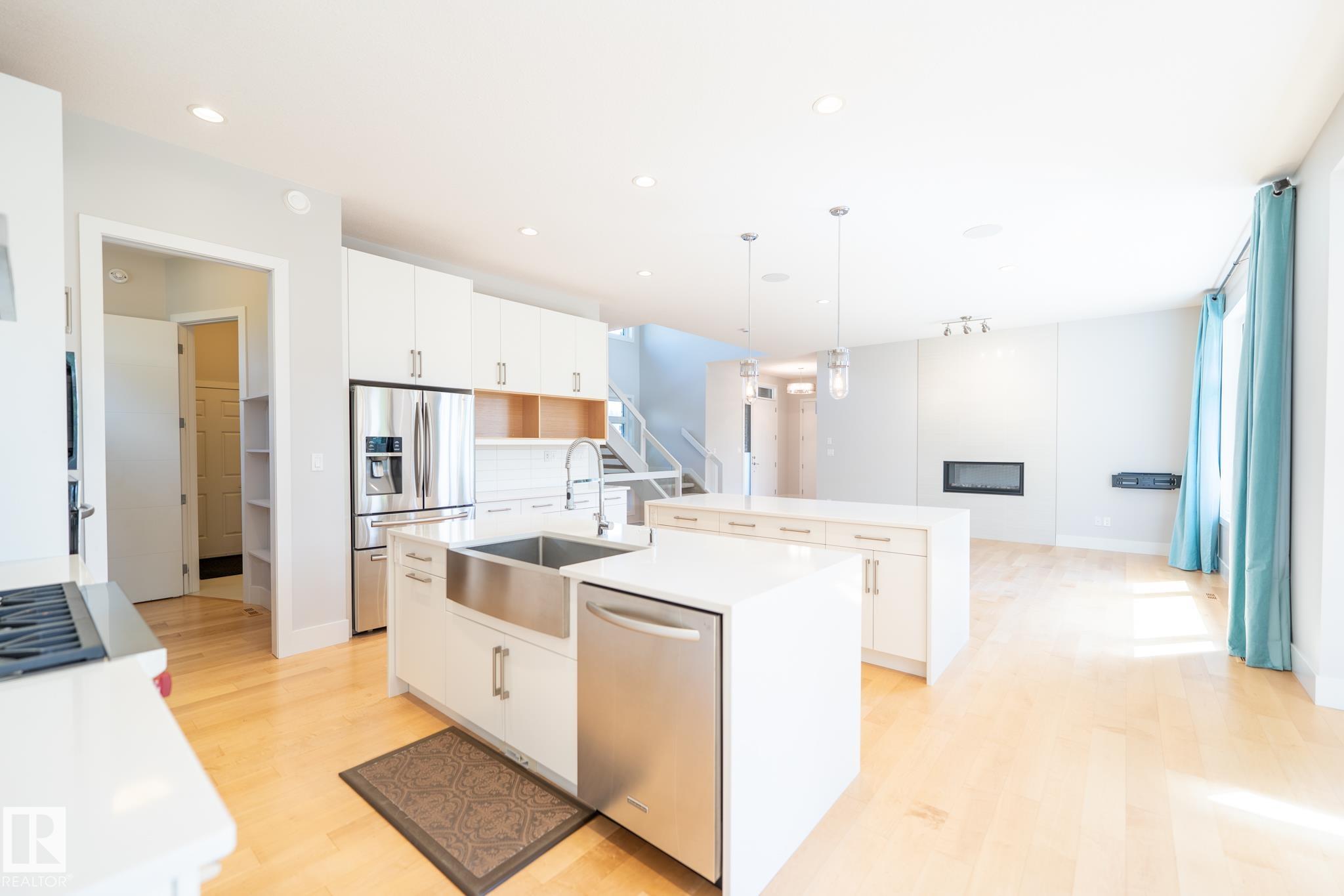 Photo 15 at 7376 May Common NW, Magrath Heights, Edmonton