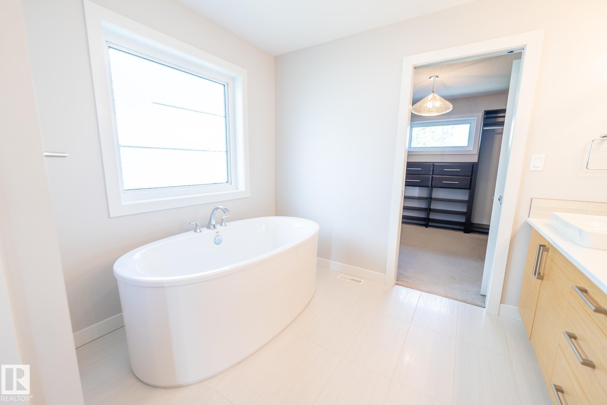 Photo 38 at 7376 May Common NW, Magrath Heights, Edmonton