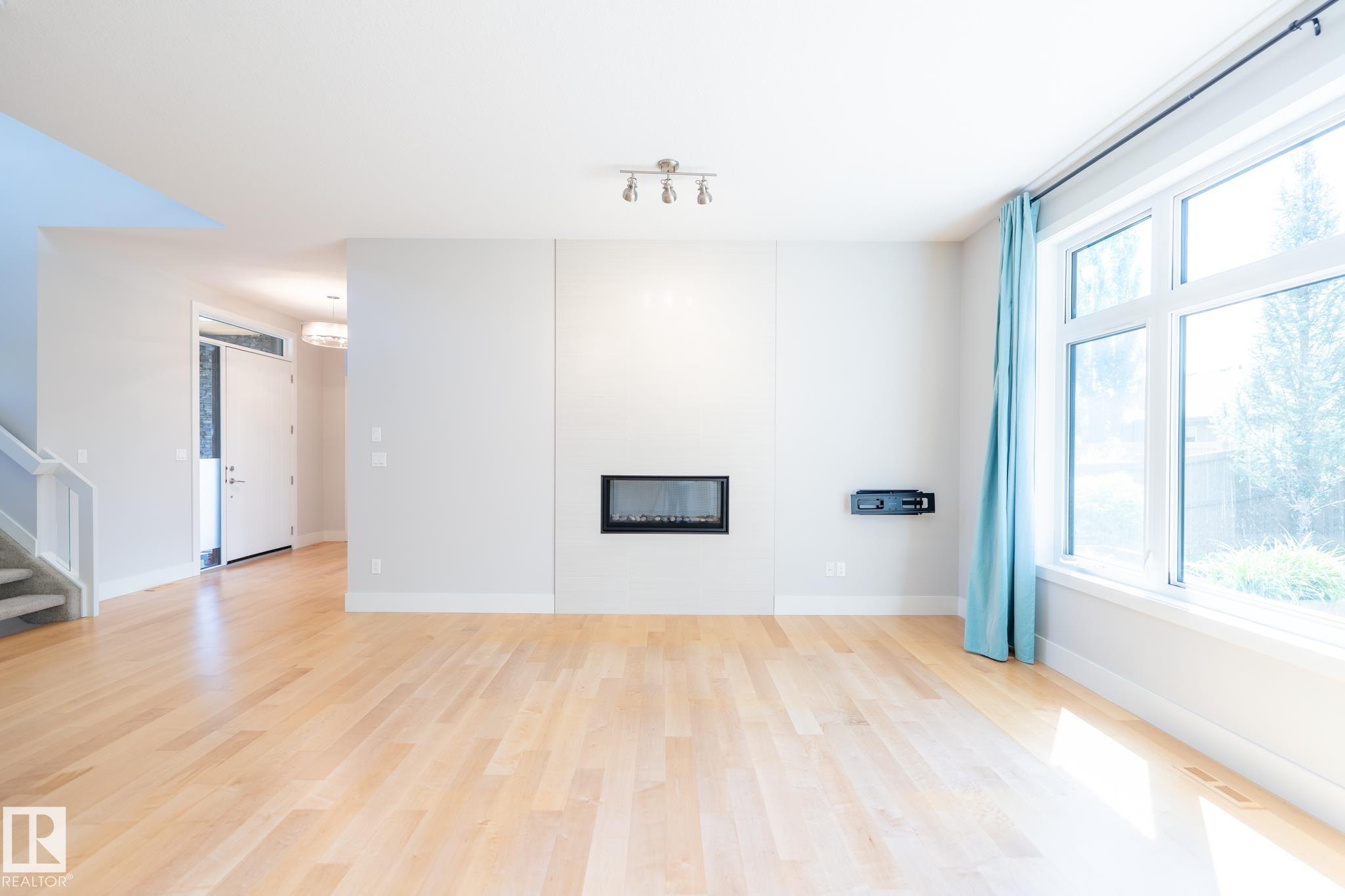Photo 6 at 7376 May Common NW, Magrath Heights, Edmonton