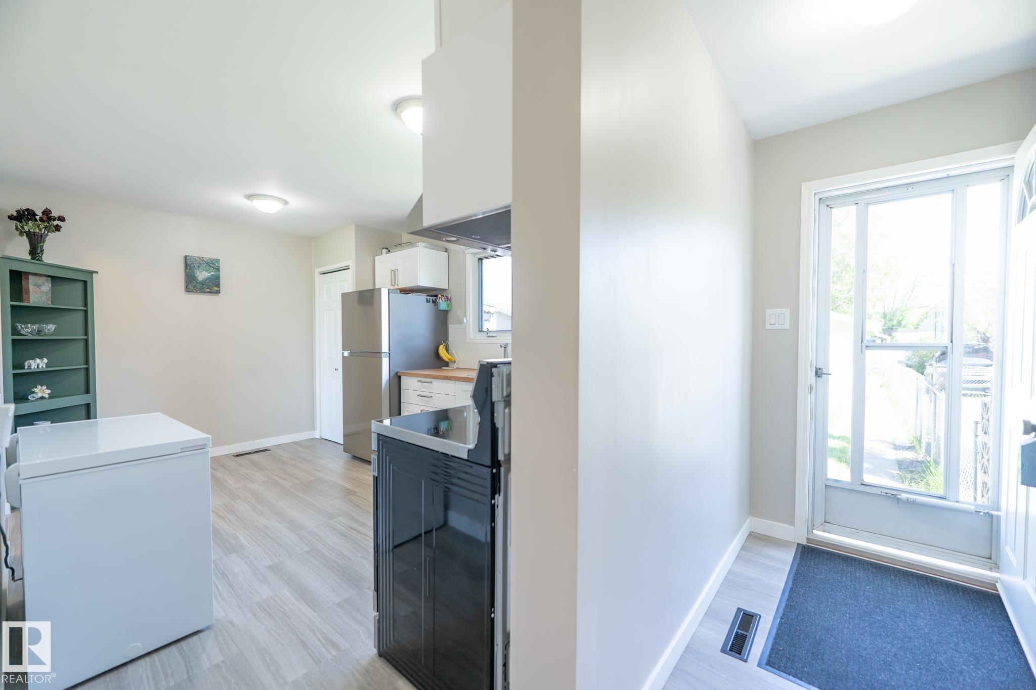 Photo 11 at 13309 85 Street NW, Glengarry, Edmonton