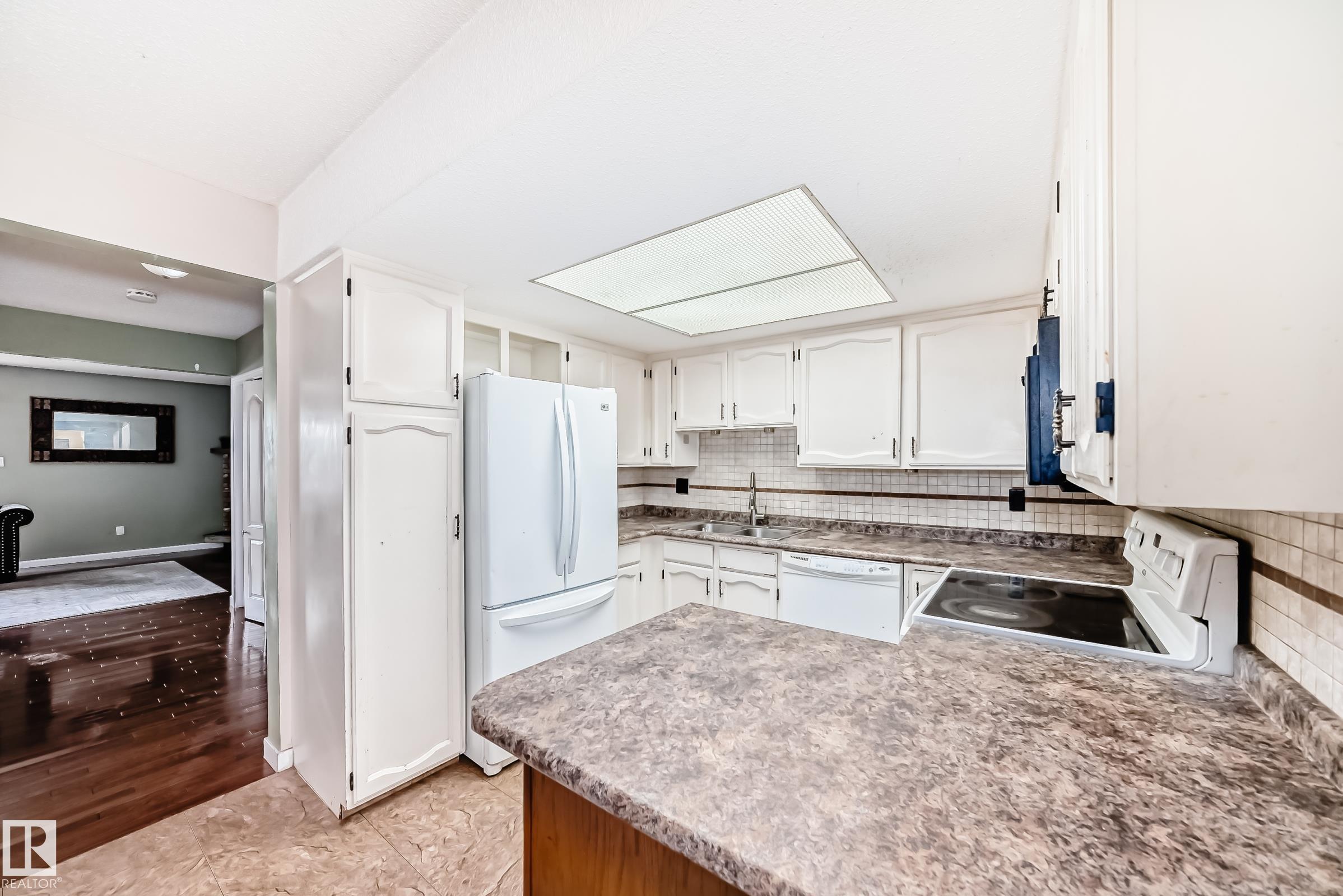 Photo 6 at 13621 28 Street NW, Kernohan, Edmonton