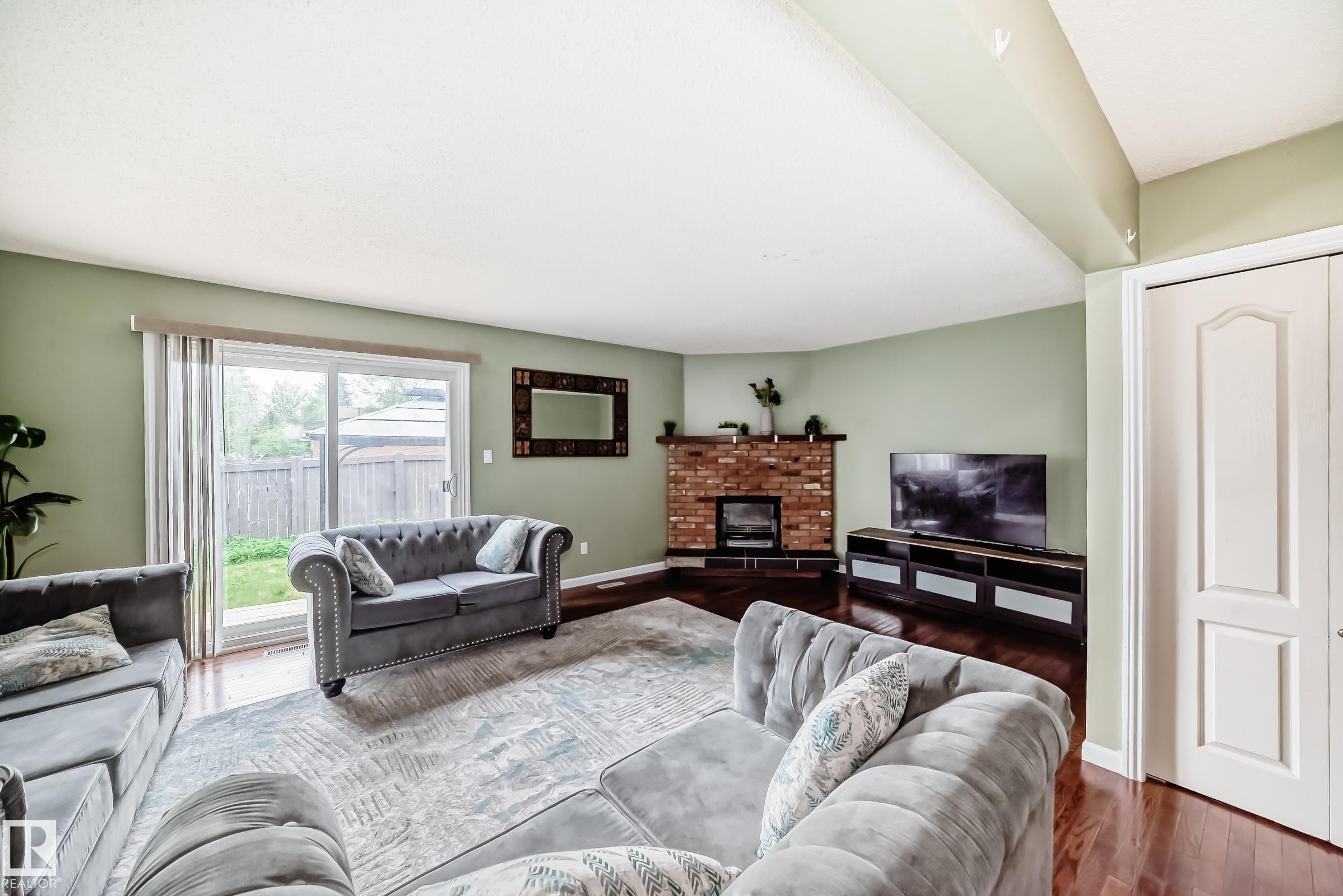 Photo 9 at 13621 28 Street NW, Kernohan, Edmonton