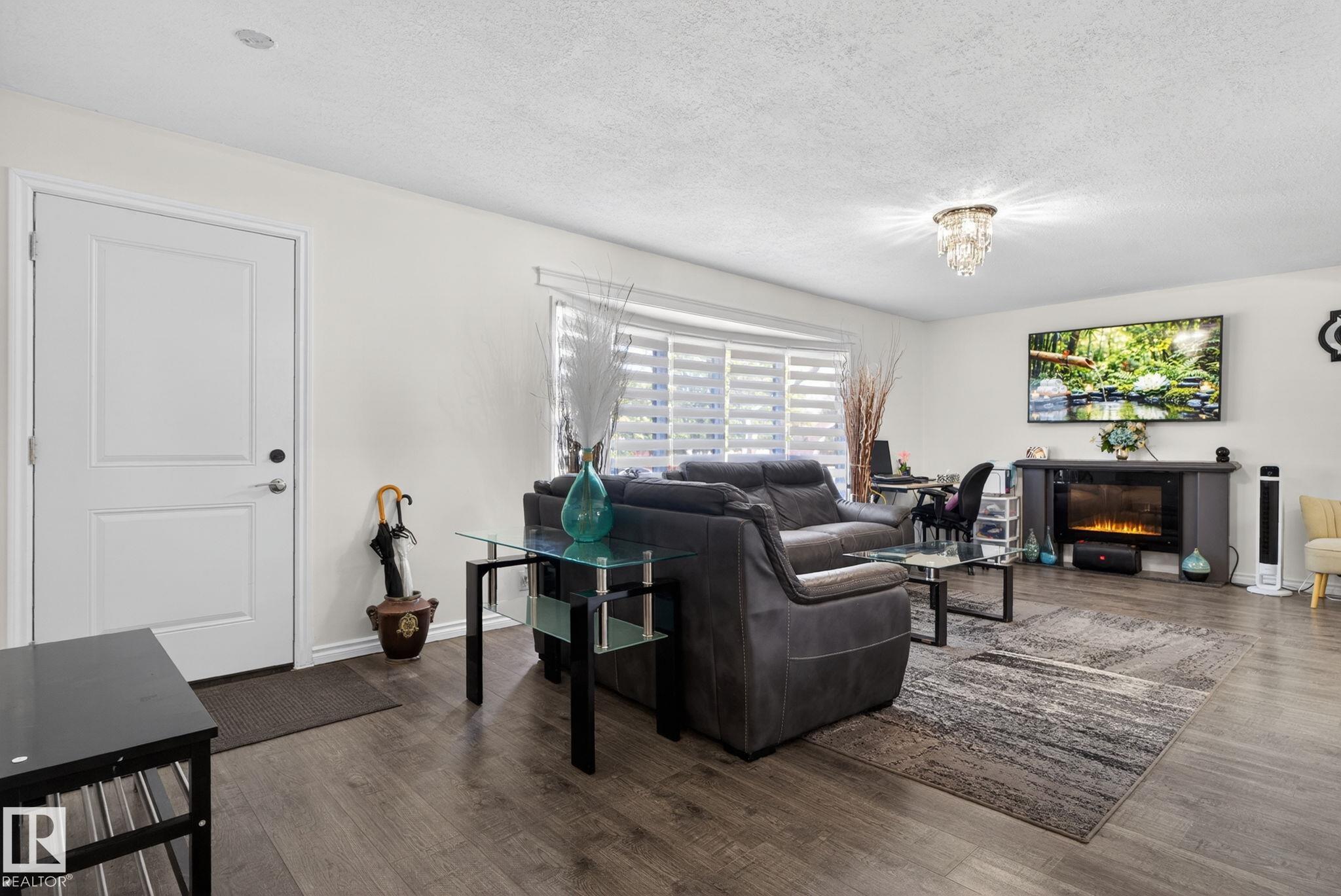 Photo 9 at 8807 24 Avenue NW, Meyonohk, Edmonton