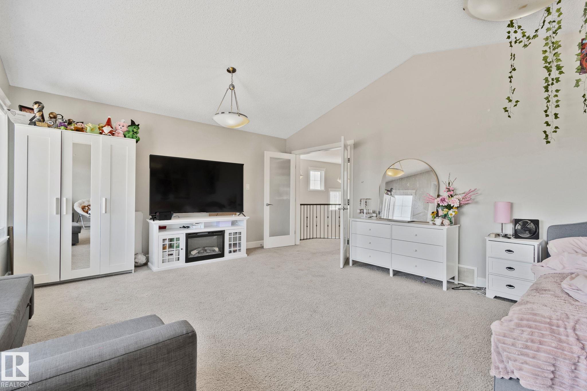 Photo 11 at 16404 136 Street NW, Carlton, Edmonton