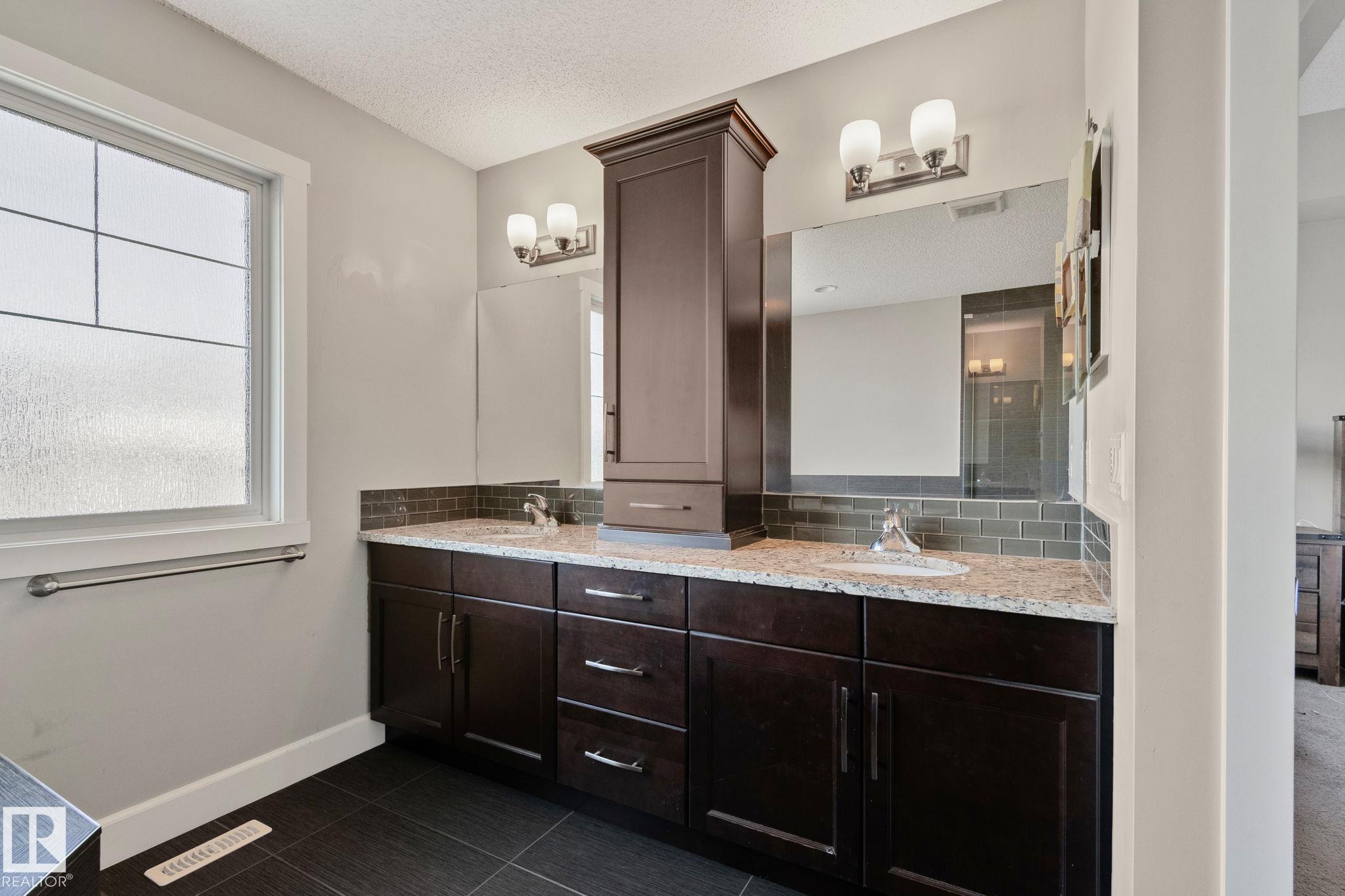 Photo 18 at 16404 136 Street NW, Carlton, Edmonton