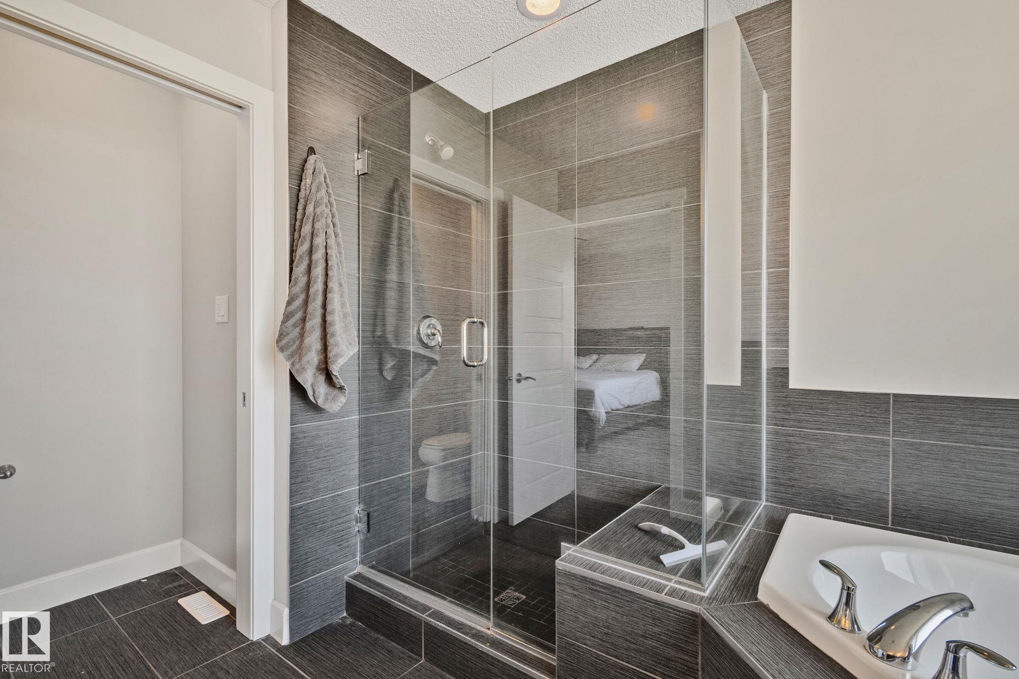 Photo 19 at 16404 136 Street NW, Carlton, Edmonton