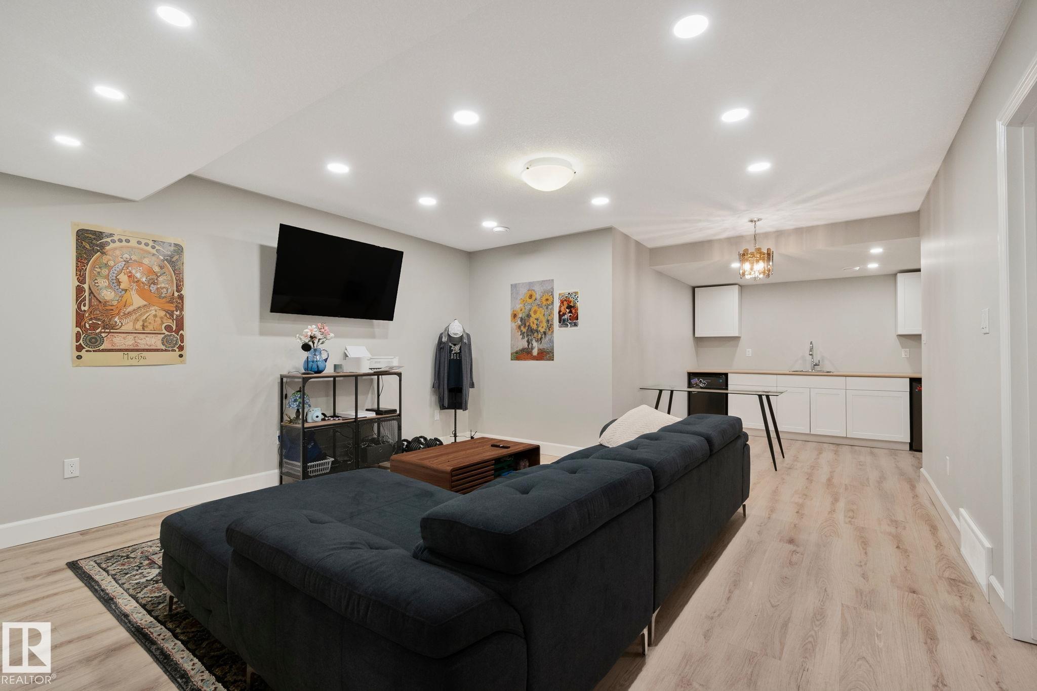 Photo 25 at 16404 136 Street NW, Carlton, Edmonton