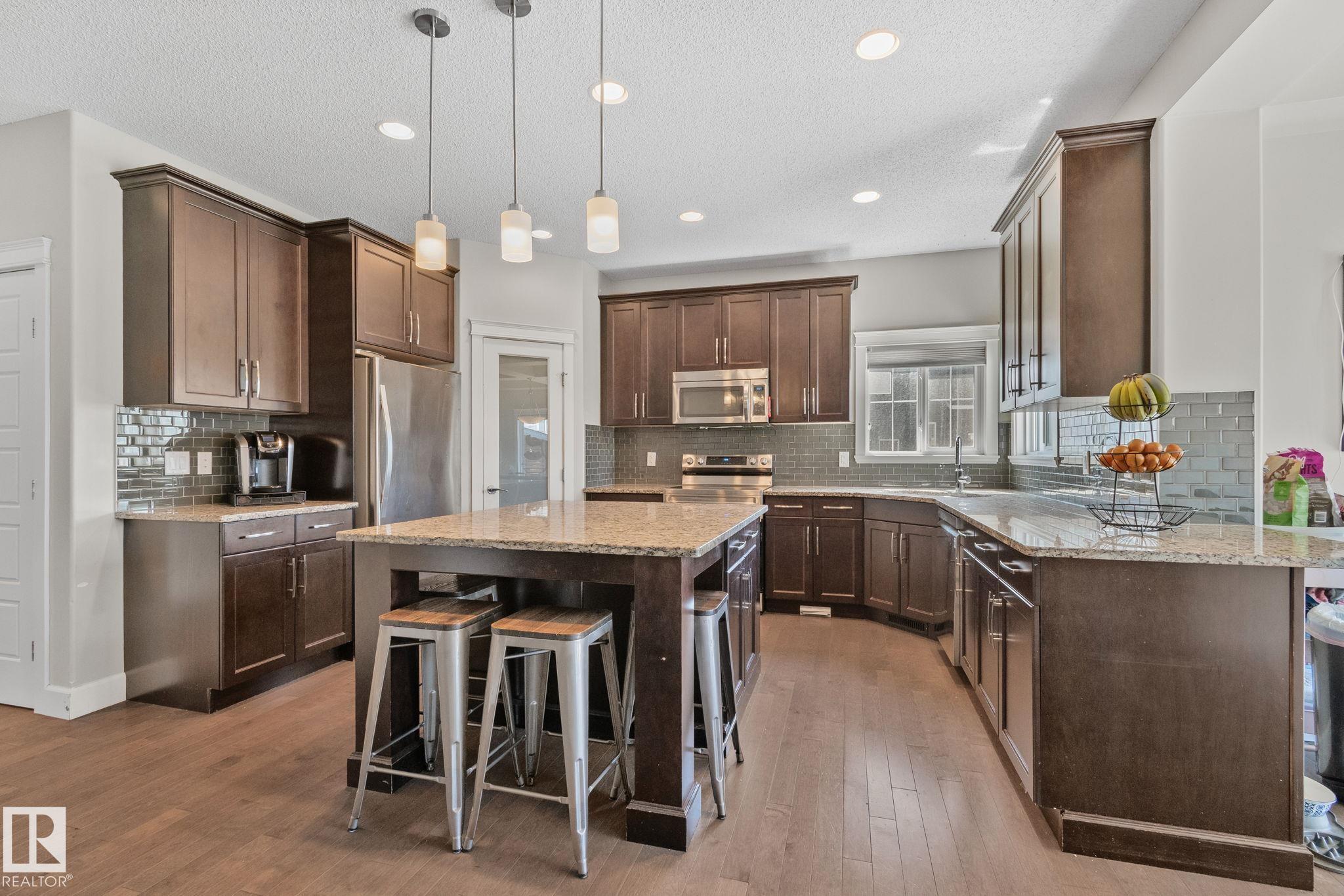 Photo 7 at 16404 136 Street NW, Carlton, Edmonton