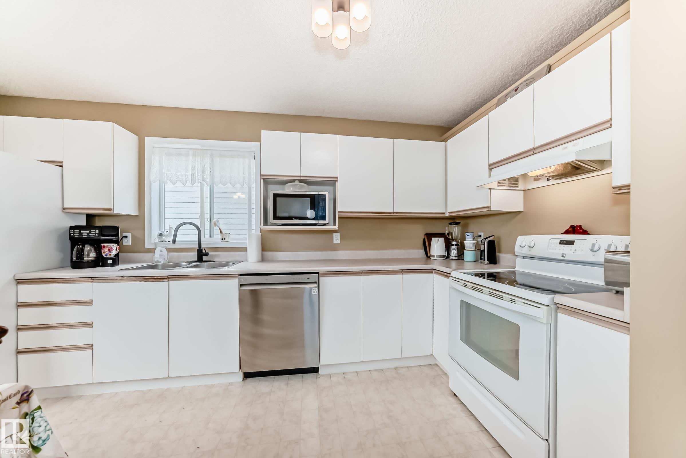 Photo 8 at 11831 9 Avenue NW, Twin Brooks, Edmonton