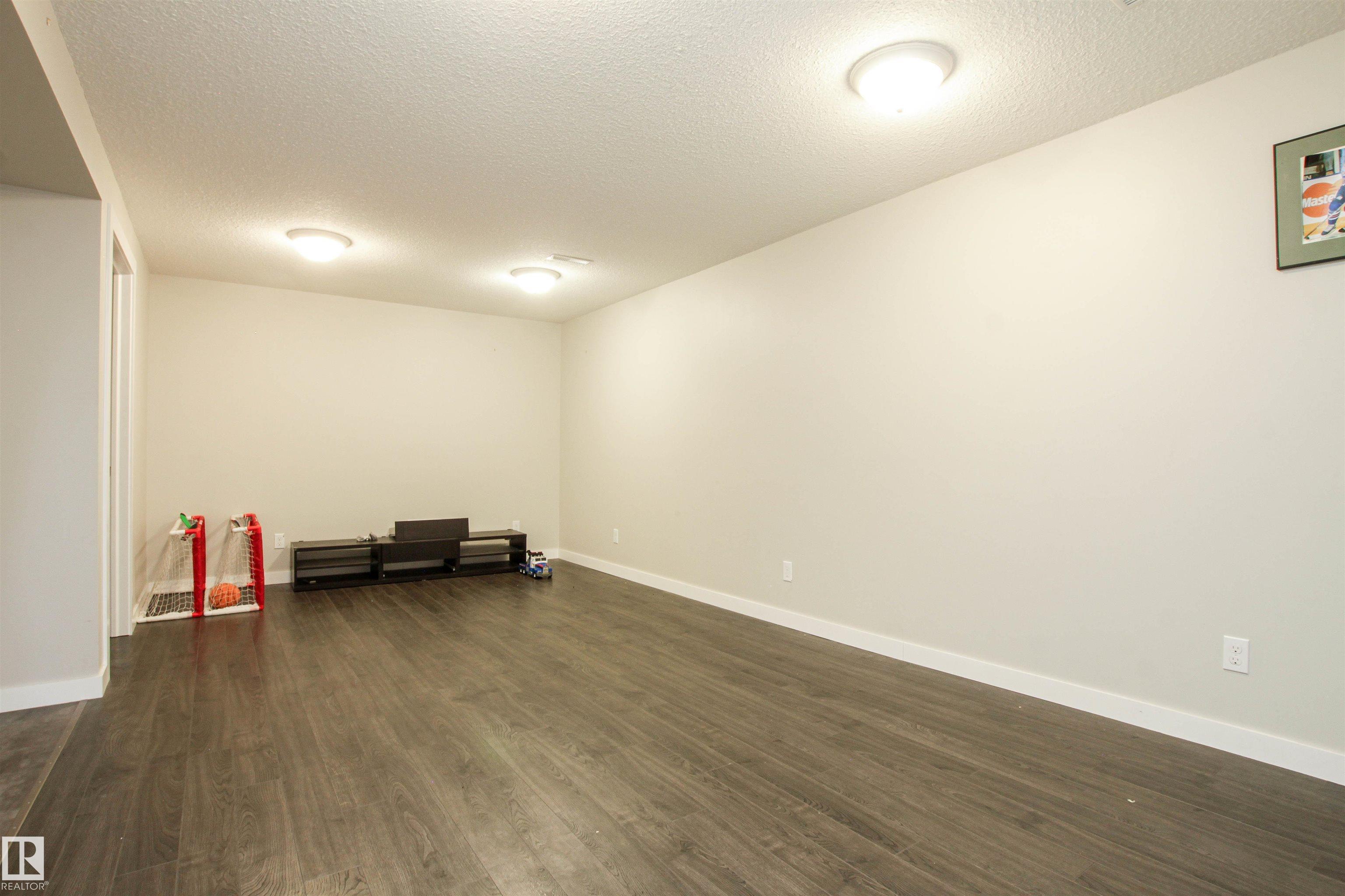 Photo 14 at 2415 49a Street NW, Weinlos, Edmonton